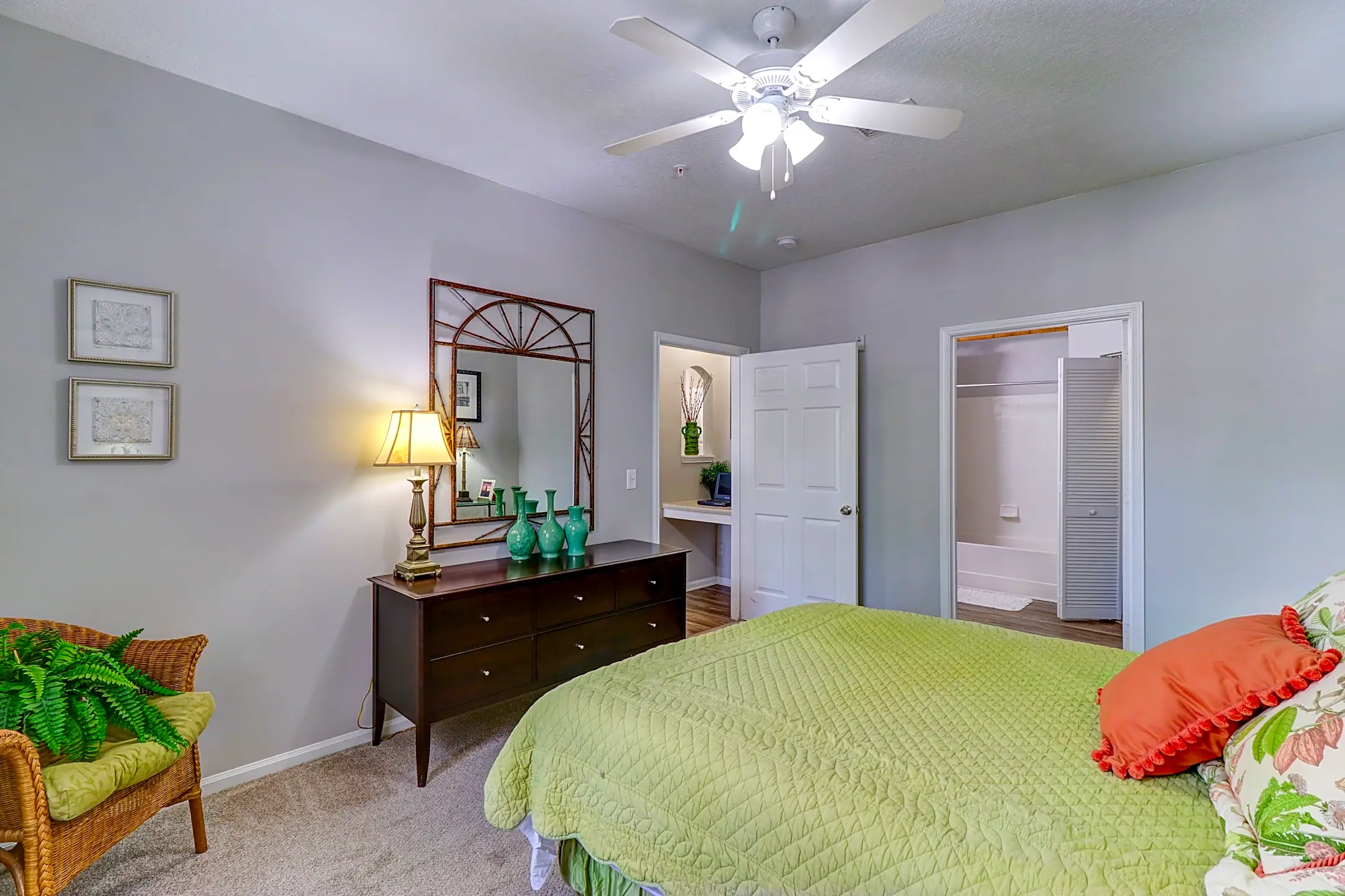 Colonnade at Regency 989 Monument Rd Jacksonville, FL Apartments