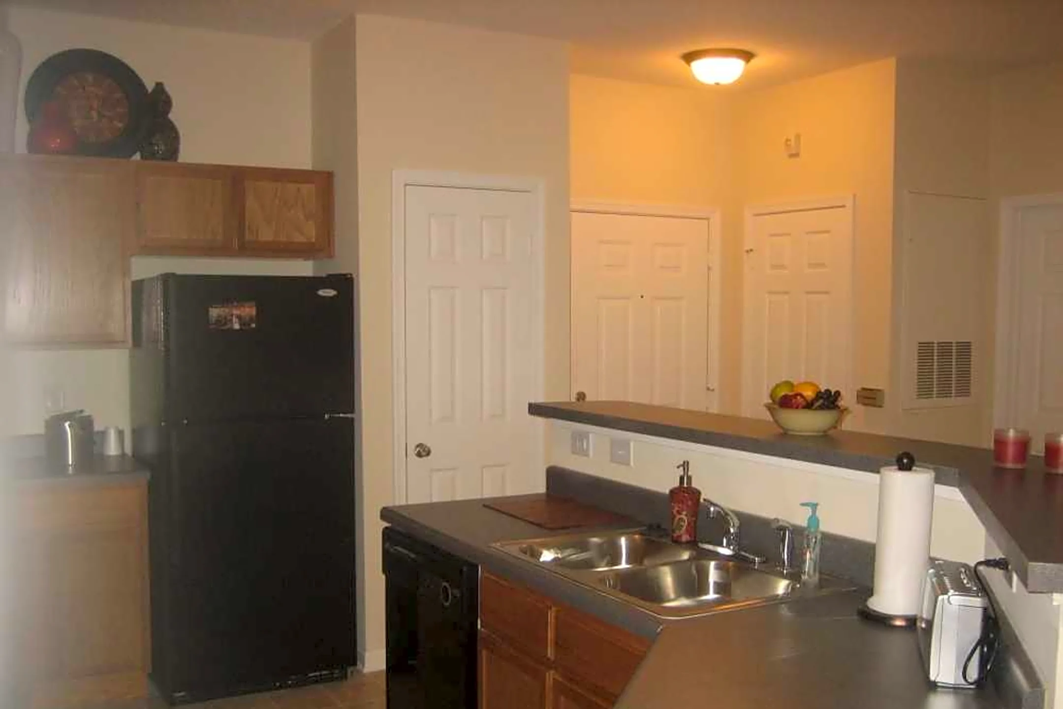 Kitchen - The Glenns At Elon - Burlington, NC