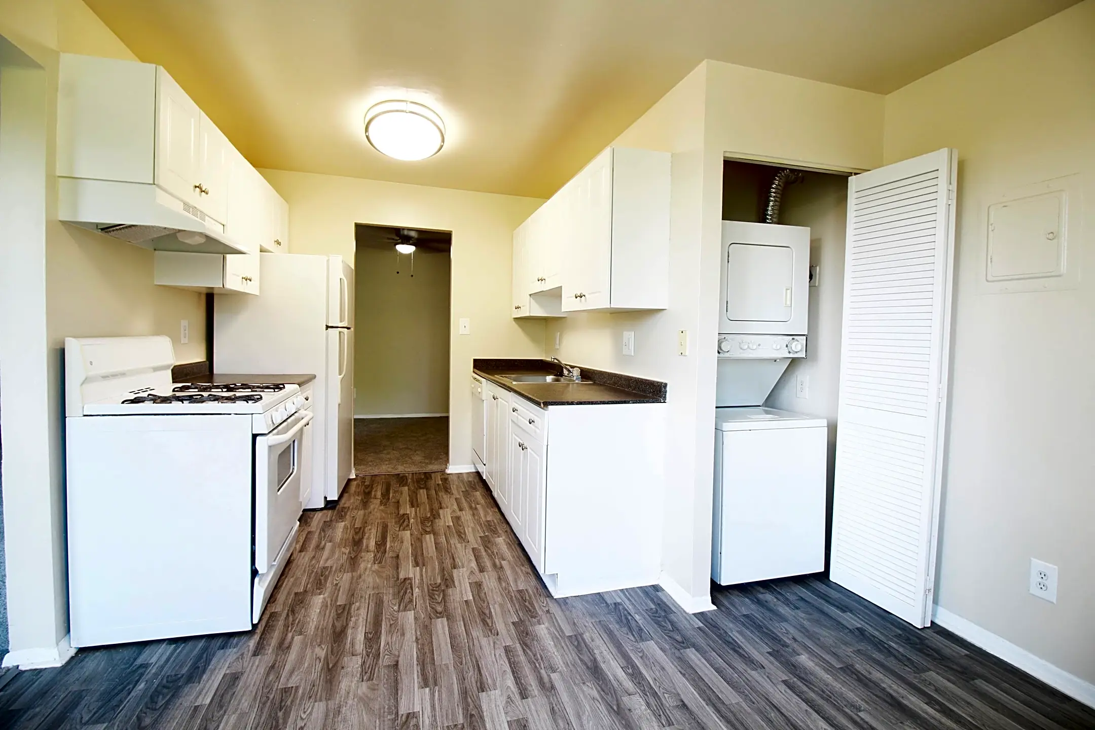 Woodvale Apartments 13831 Castle Blvd Silver Spring, MD Apartments