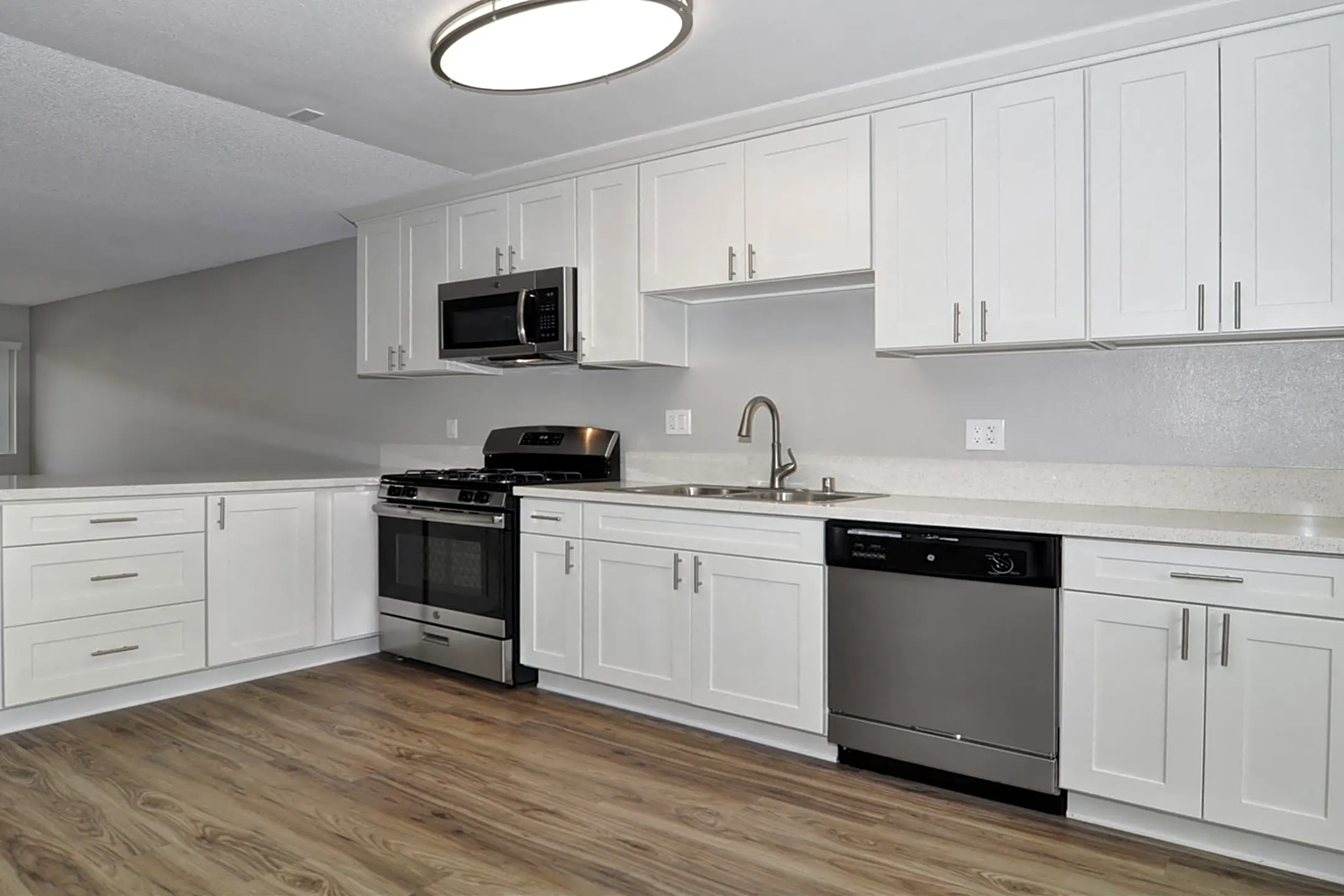 Orangewood Garden Apartments 235 W Orangewood Ave Anaheim, CA