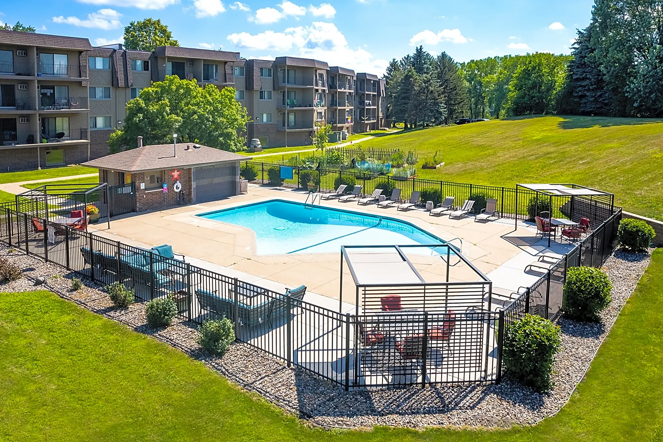 Pool - Palisades Apartments - Roseville, MN