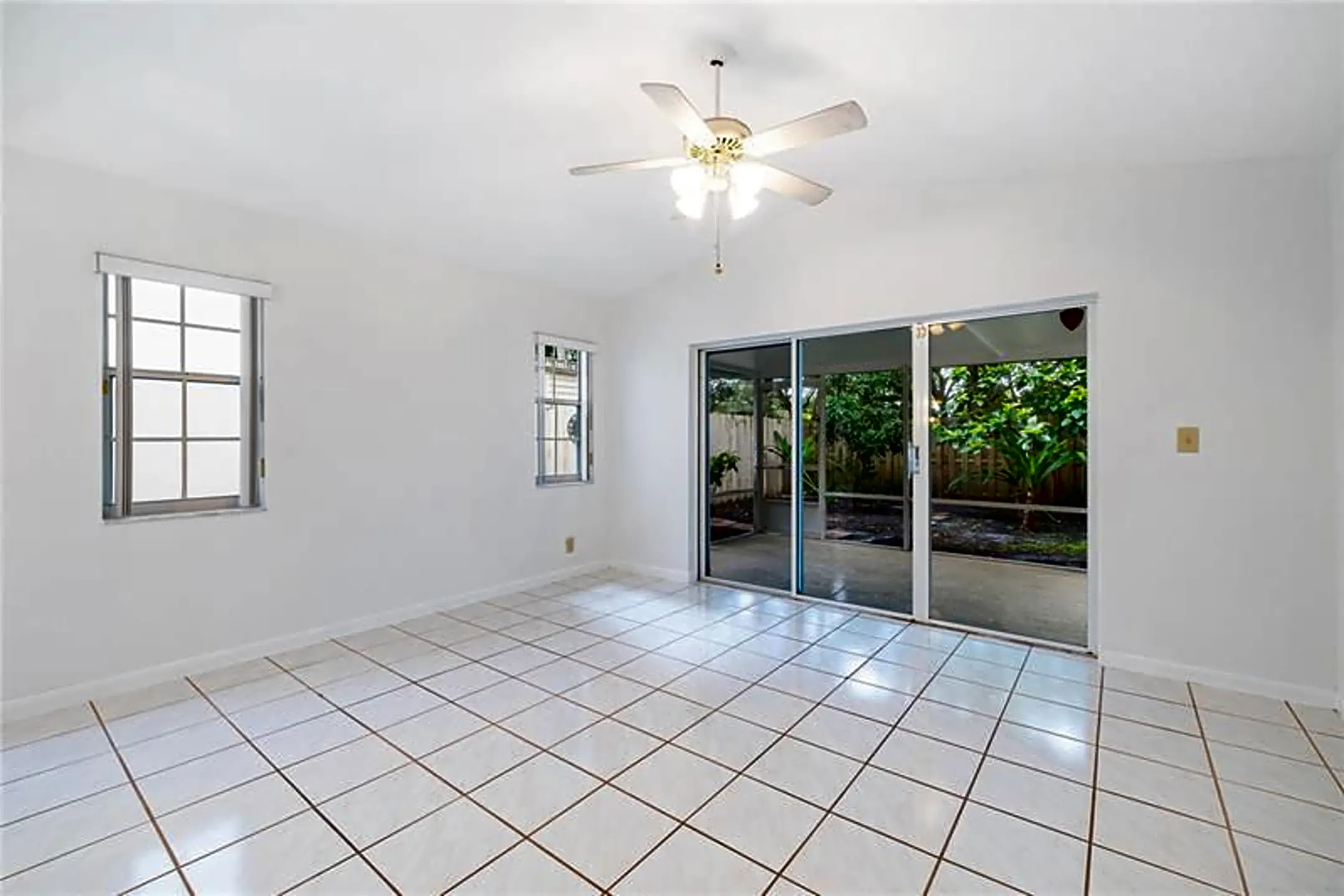 Patio / Deck - 10746 S Saratoga Dr - Hollywood, FL