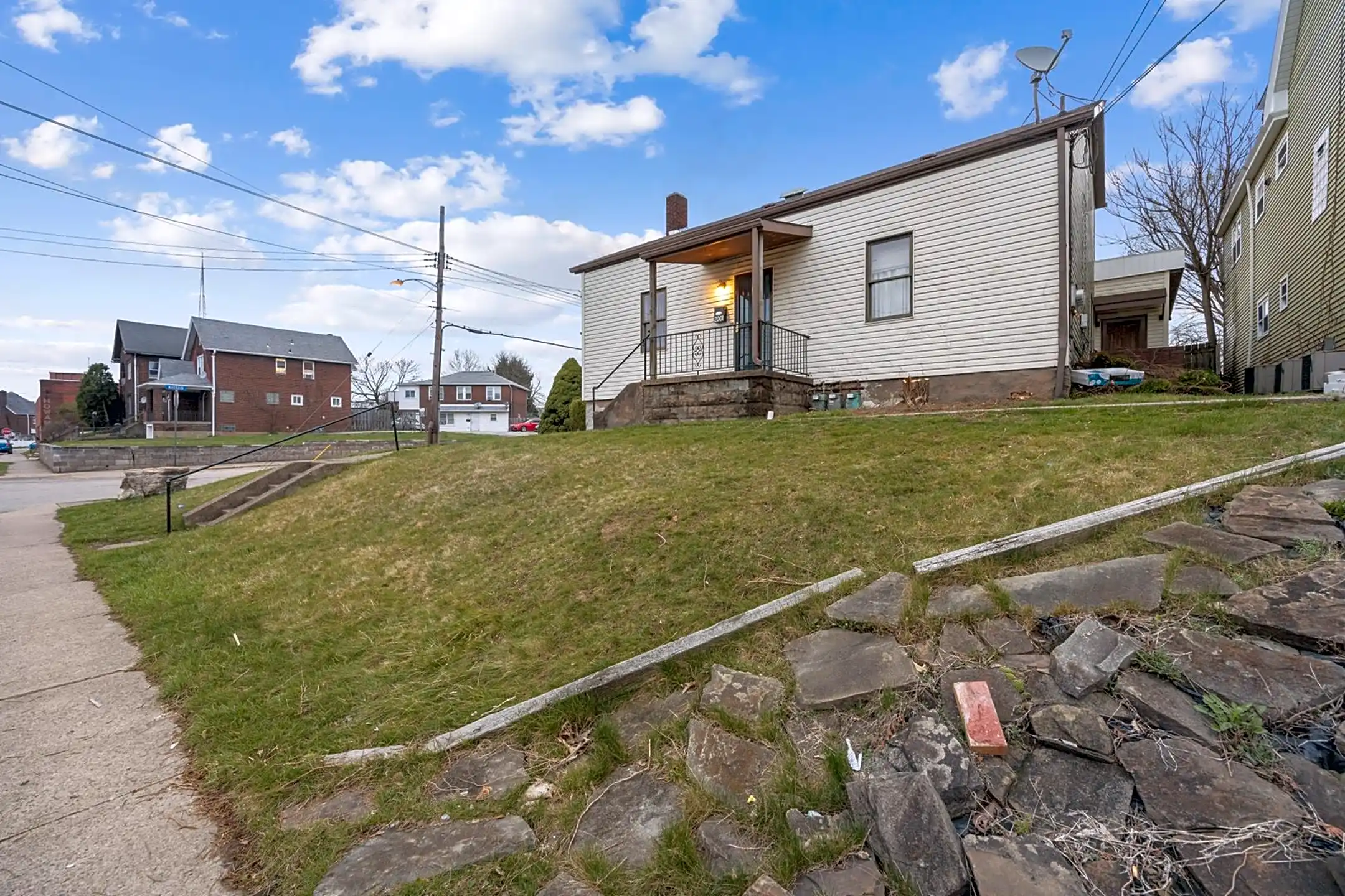 2001 Grandview Ave 2001 Grandview Ave unit 2nd McKeesport, PA