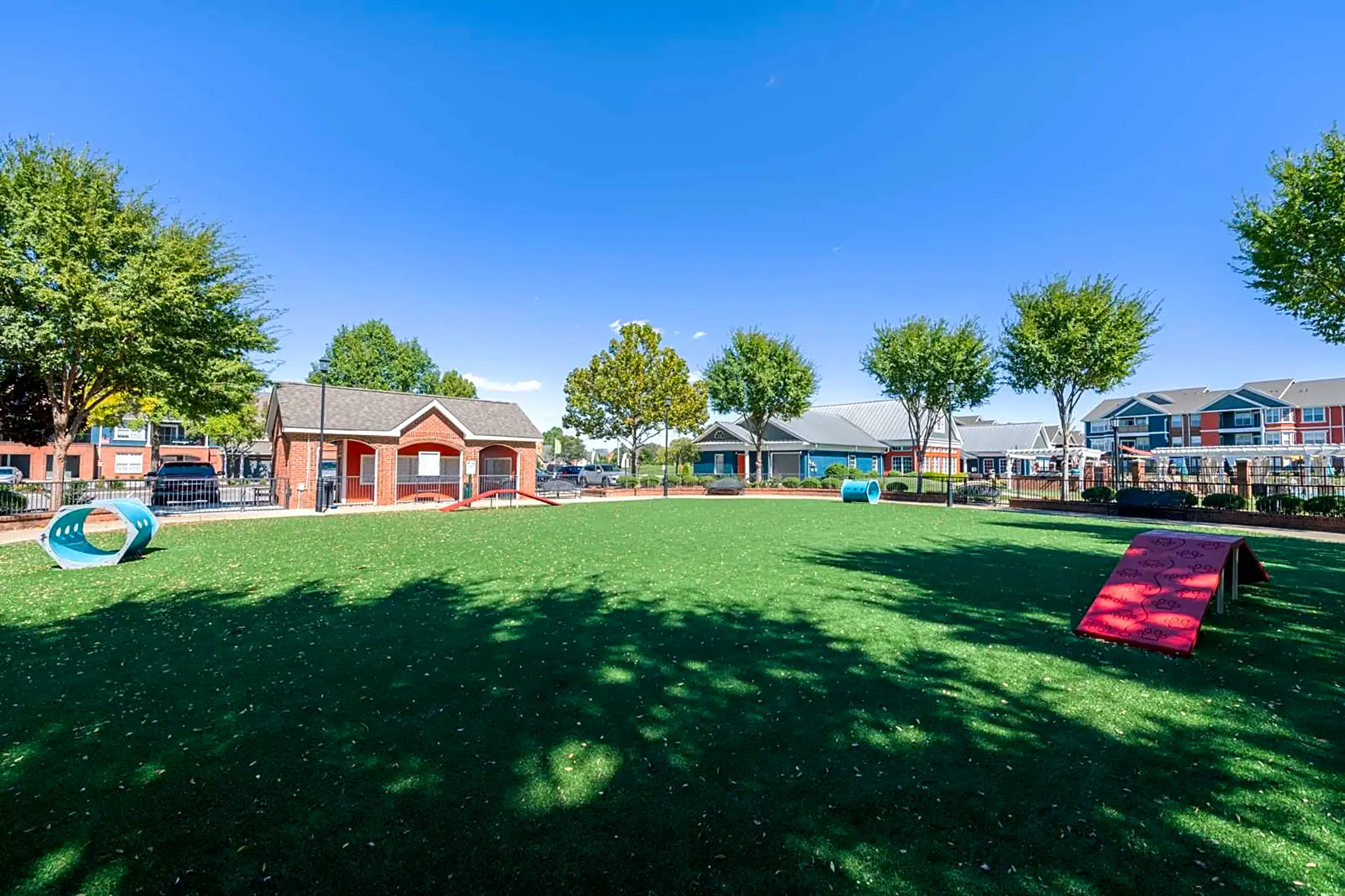 Building - The Paddock At Eastpoint - Louisville, KY