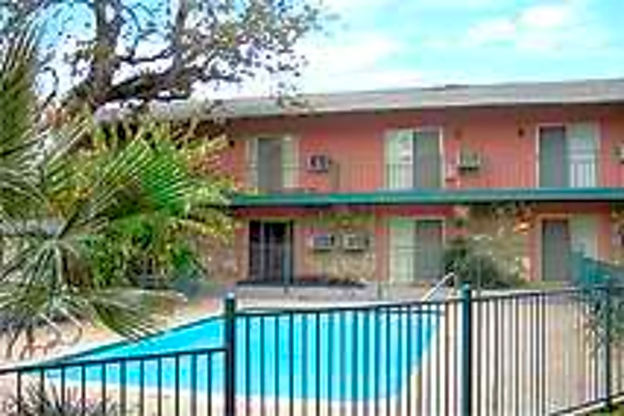 Broadway Heights Apartments - San Antonio, TX 78209