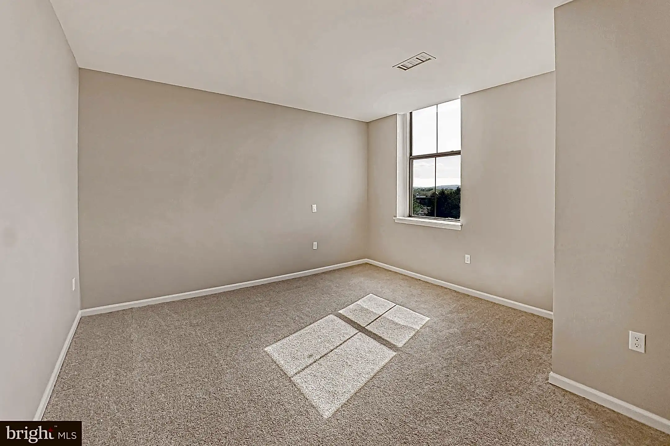 Living Room - 148 N 4th St #510 - Reading, PA