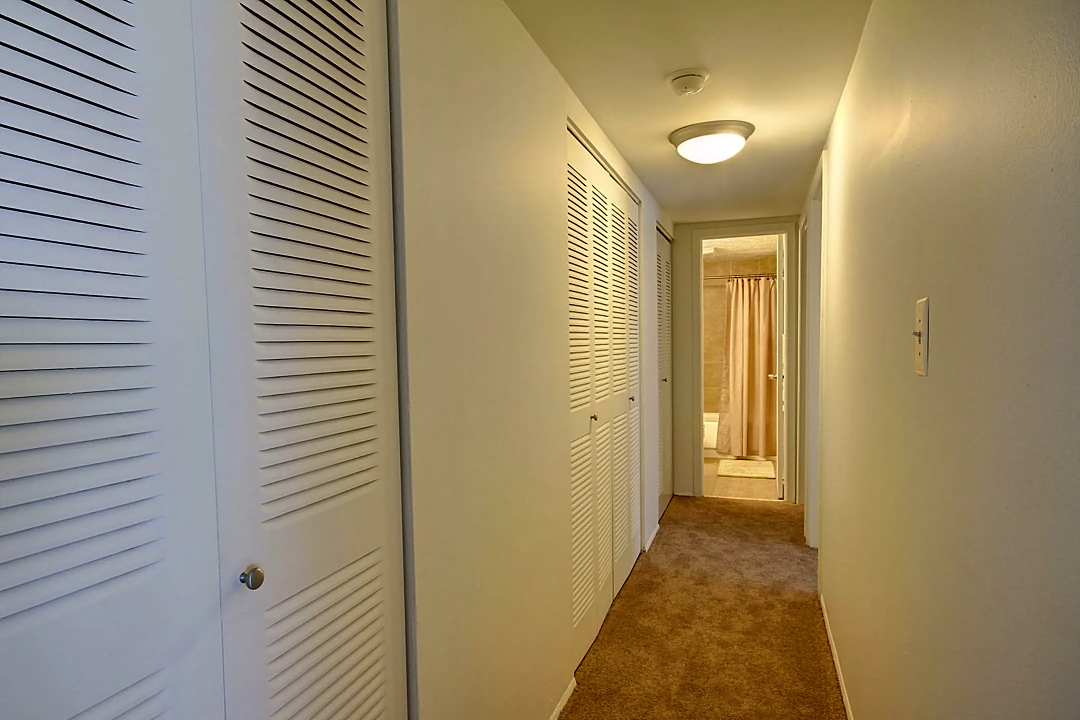 Royalton Greens 18572 Royalton Rd Strongsville, OH Apartments for