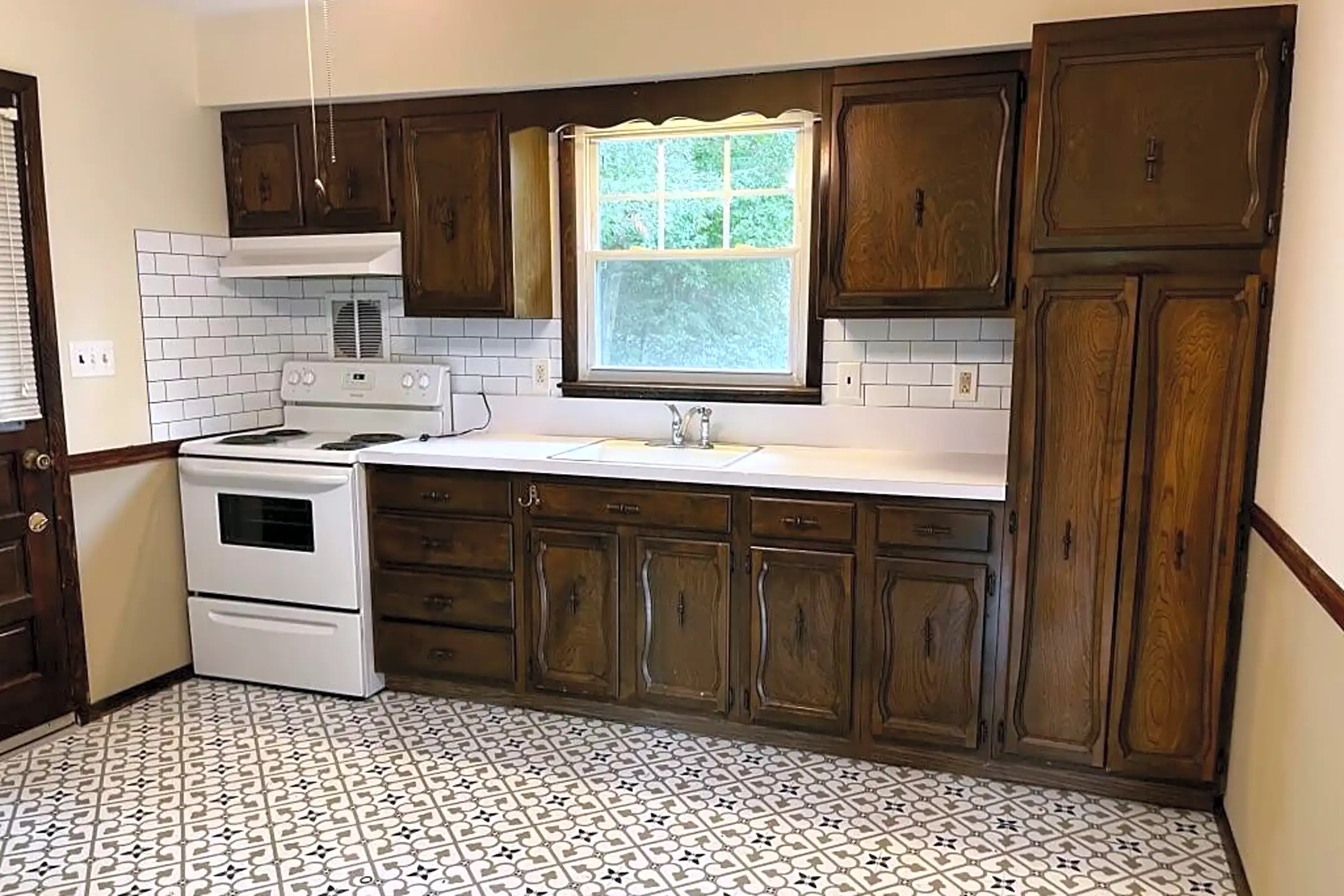 Kitchen - 546 Bash Rd - Toms River, NJ