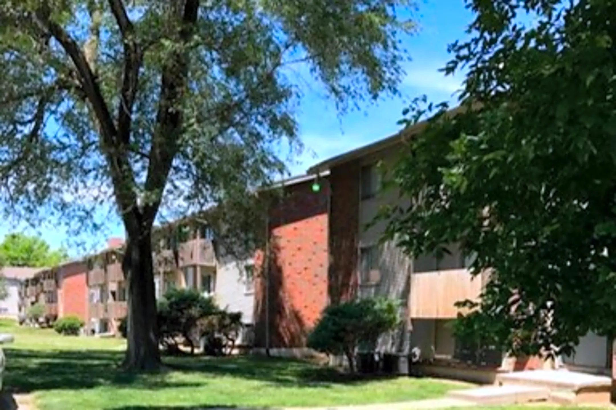 Bethany Park Plaza Apartments