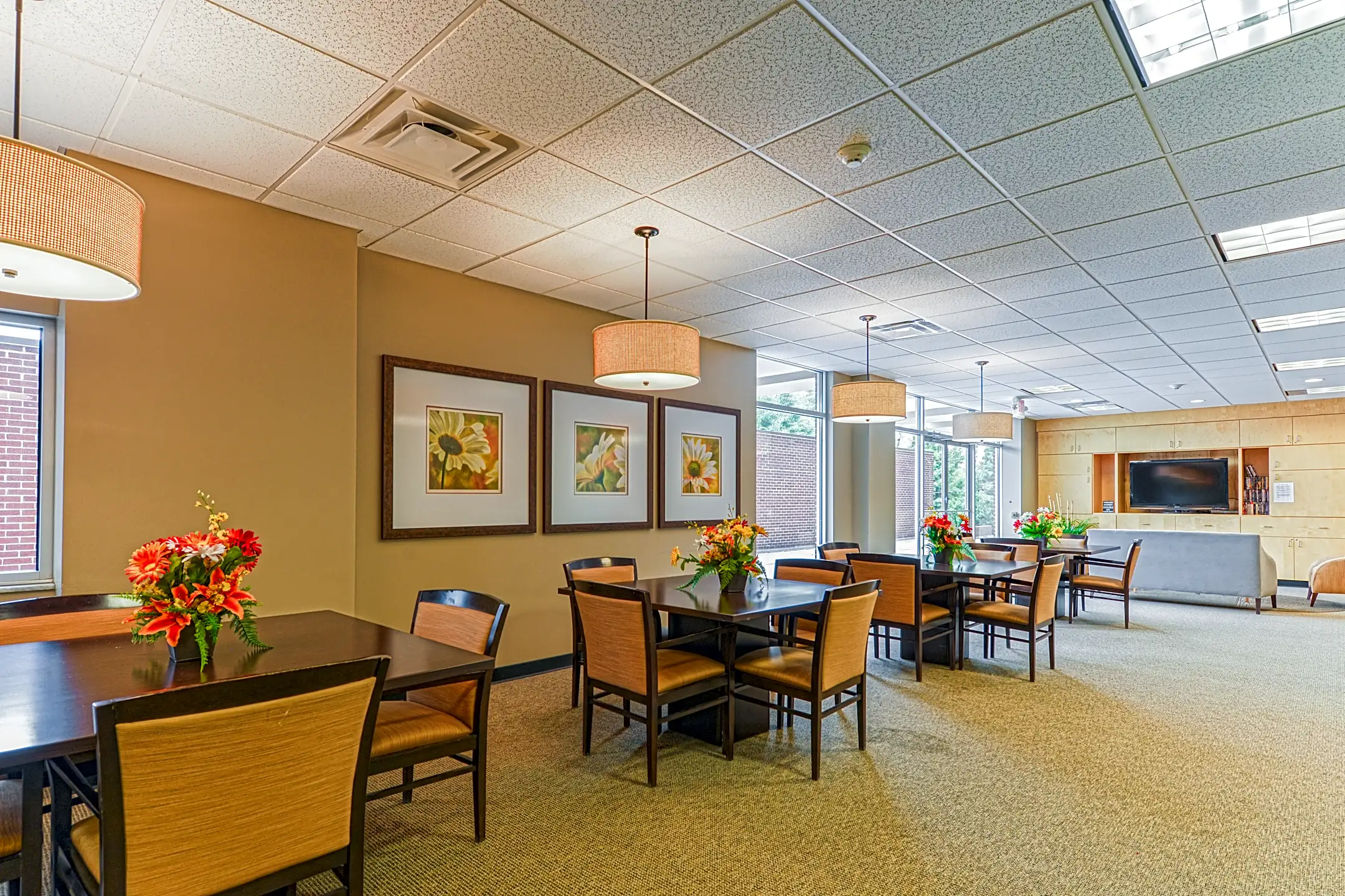 Governor's Manor Apartments 2100 E High St Springfield, OH