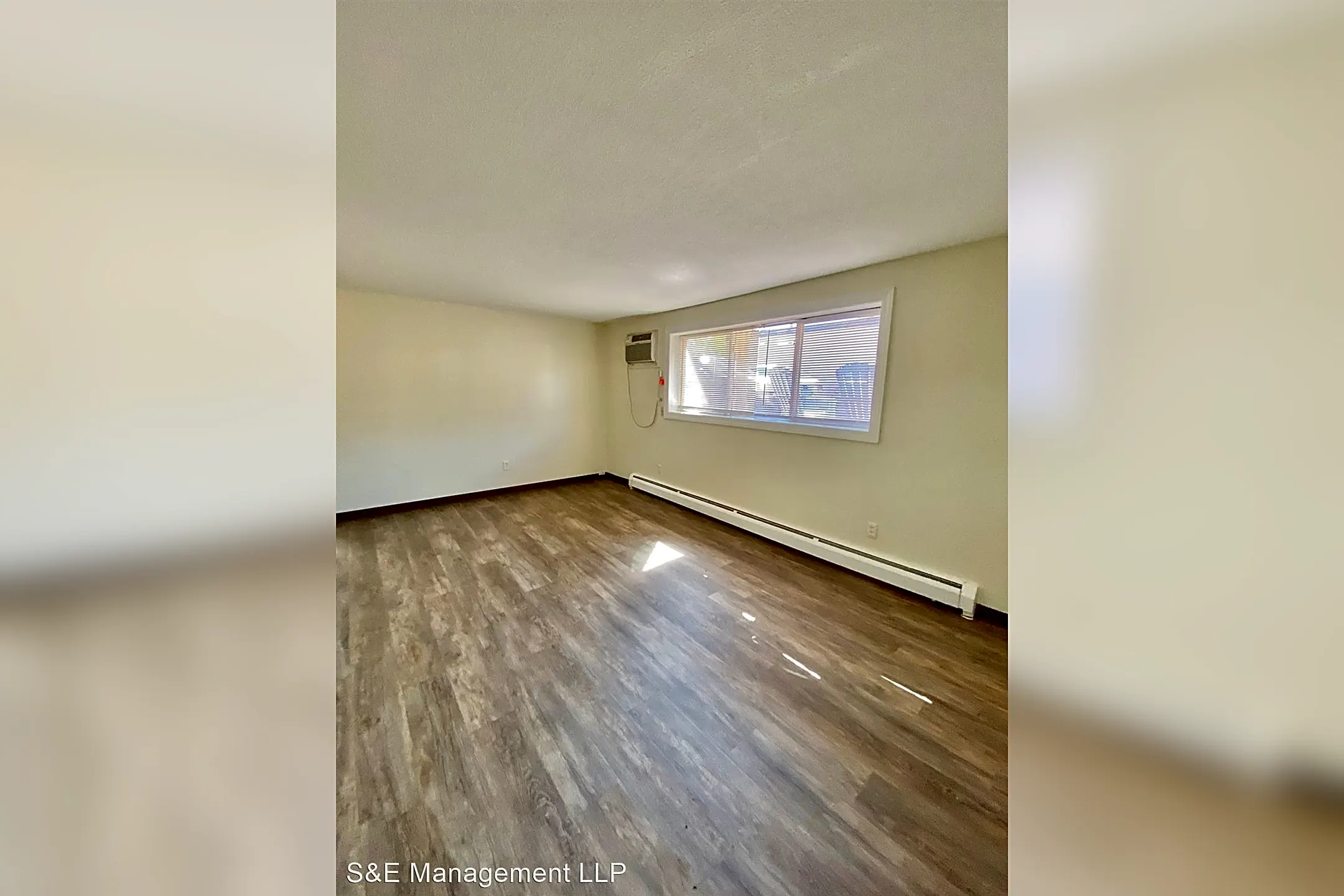 3927 W Broadway Apartments - Robbinsdale, MN 55422