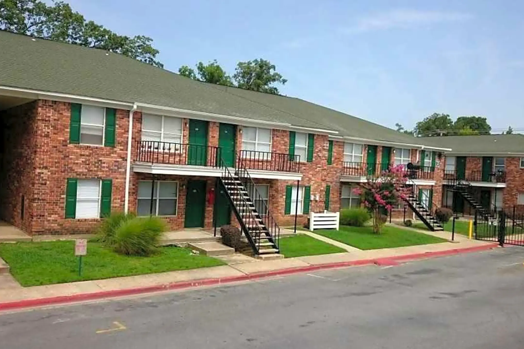 Colonial Parc Apartments 5813 Baseline Rd Little Rock, AR