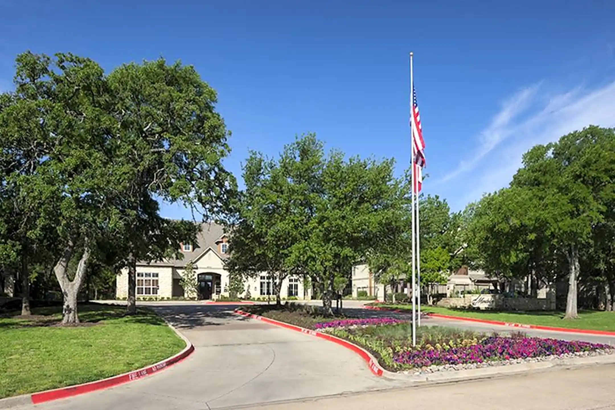 Harlowe Luxury Living 2525 Texas 360 Euless, TX Apartments for Rent