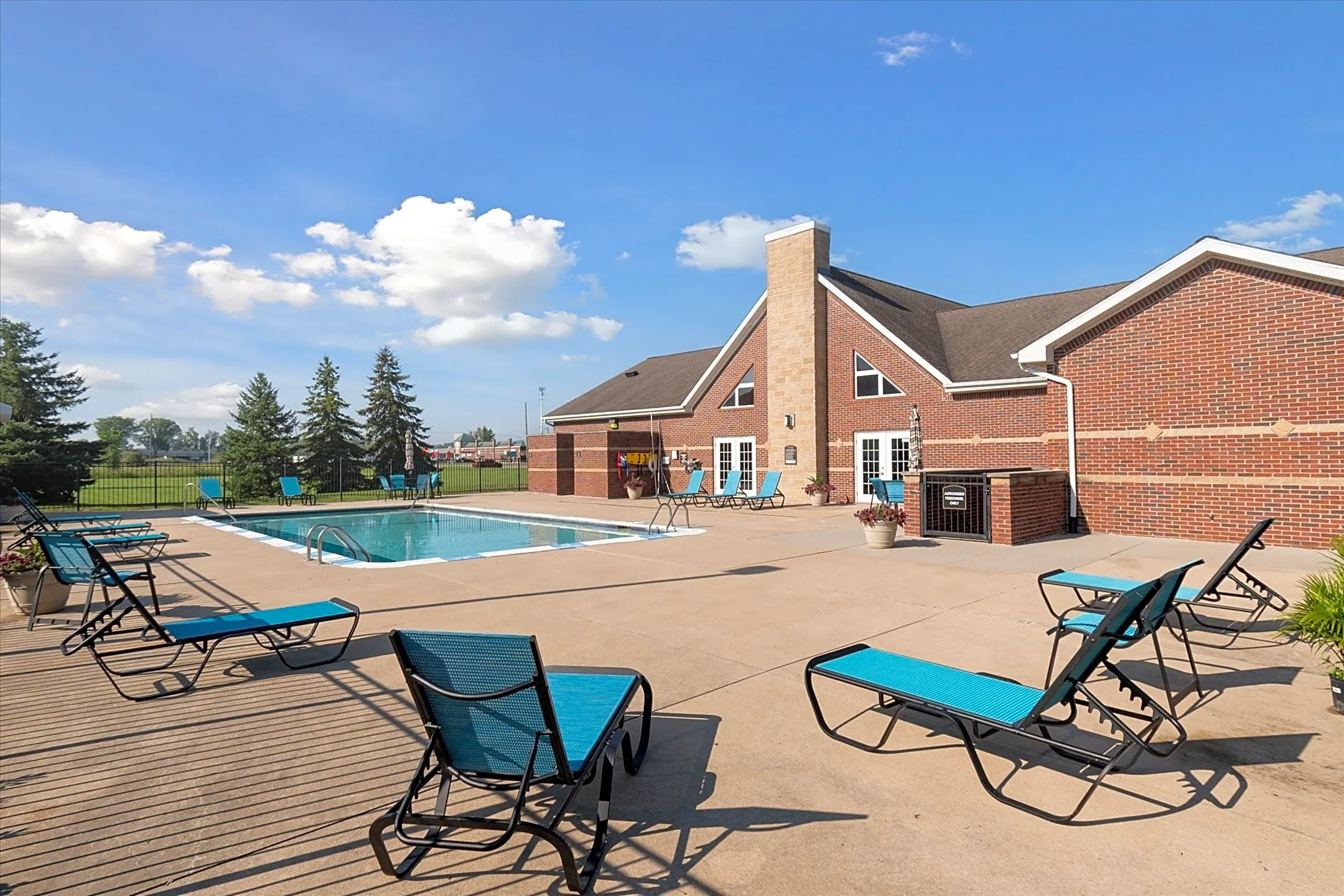 South Pointe Apartments Southgate, MI 48195