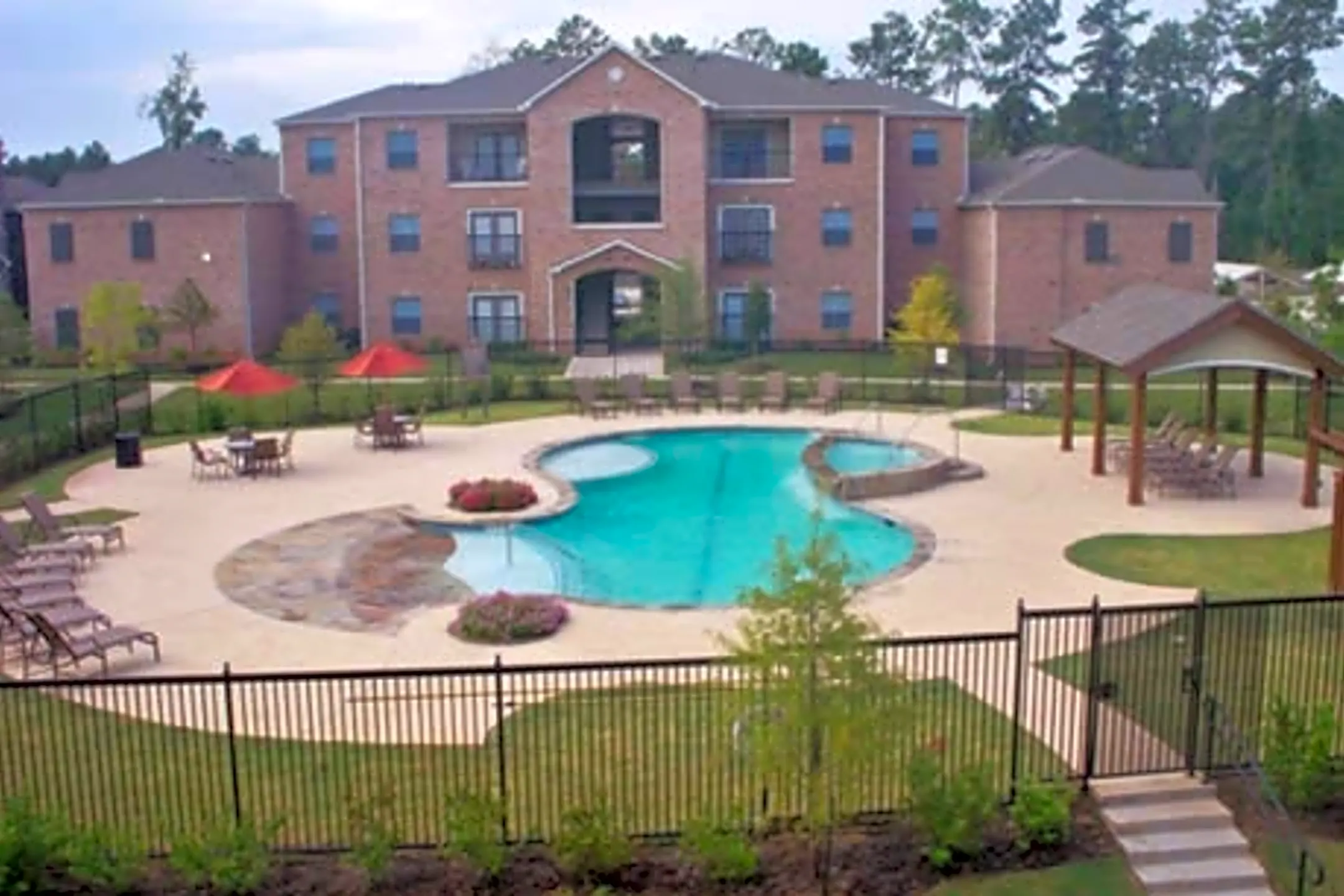 Skytop Apartments - Conroe, TX 77303