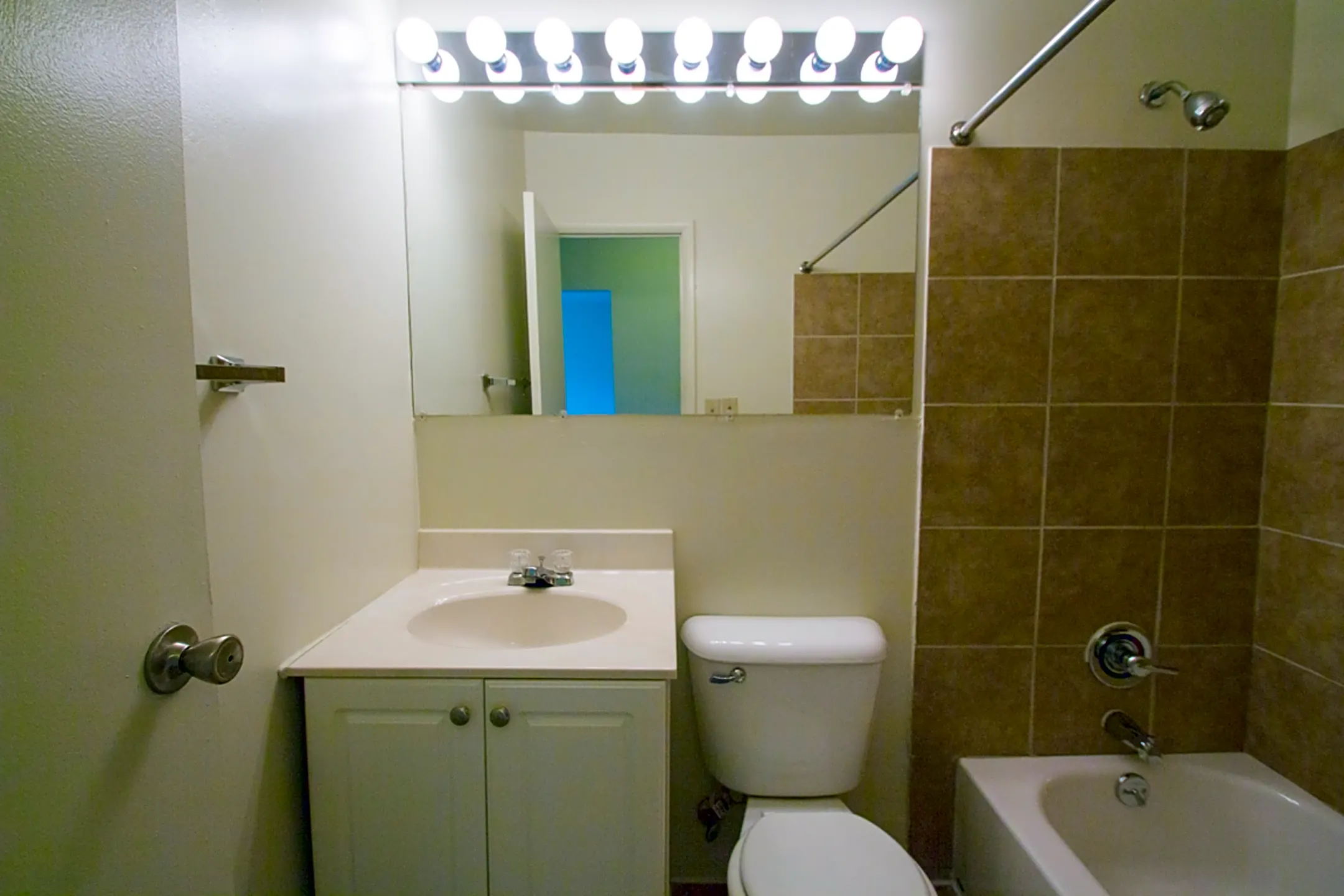 Bathroom - Romaine Court - Cincinnati, OH