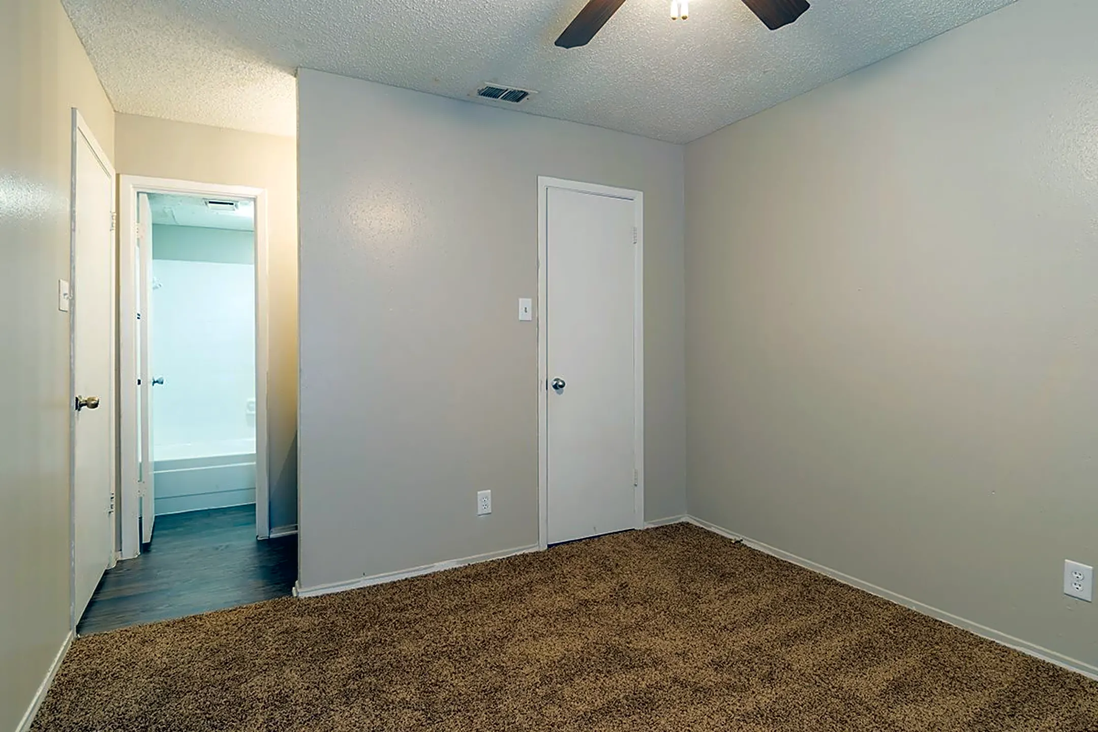 Townhouse Apartments - 1001 Biloxi Dr | Ennis, TX for Rent | Rent.