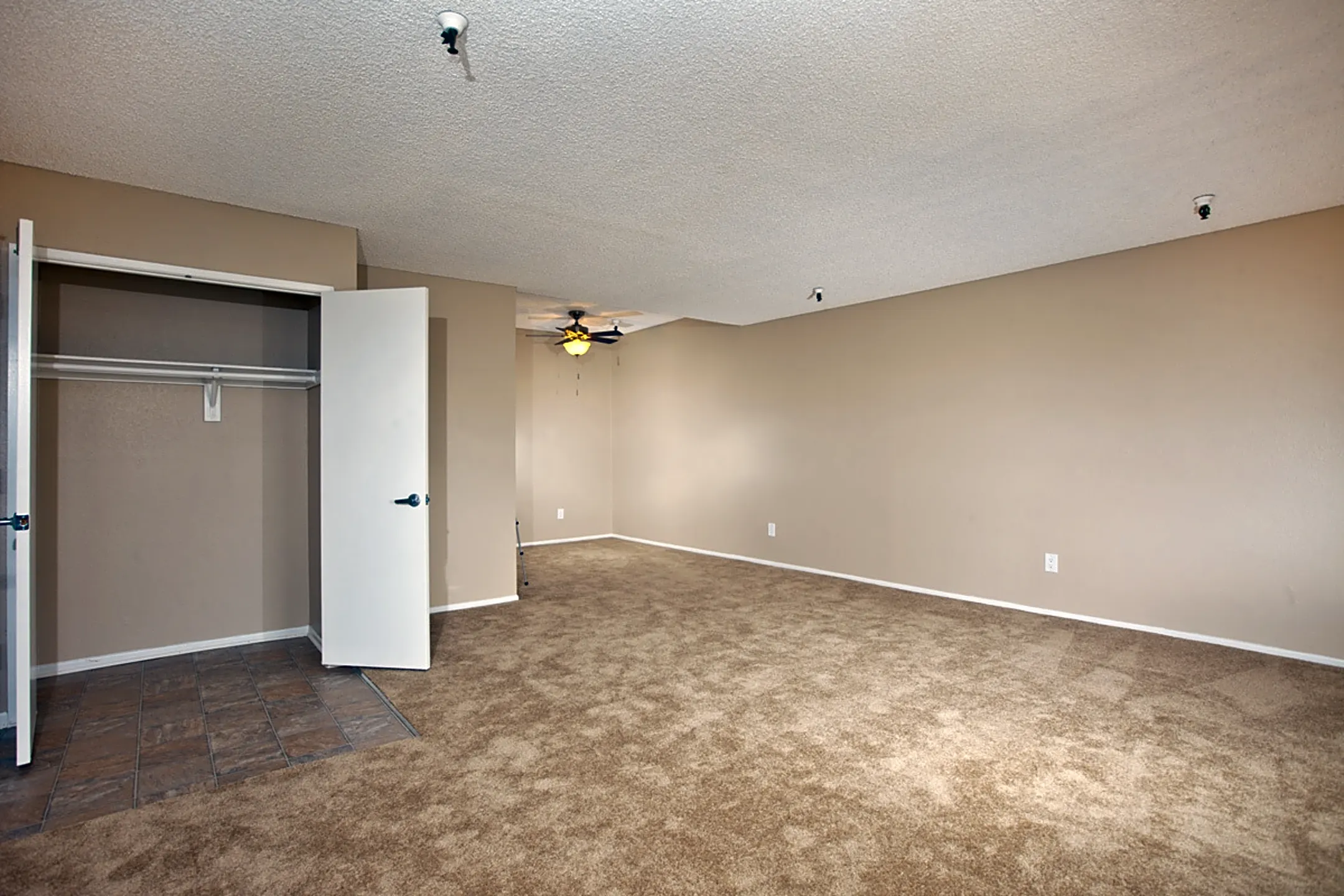 Town & Country Apartments Brea 800 S Brea Blvd Brea, CA