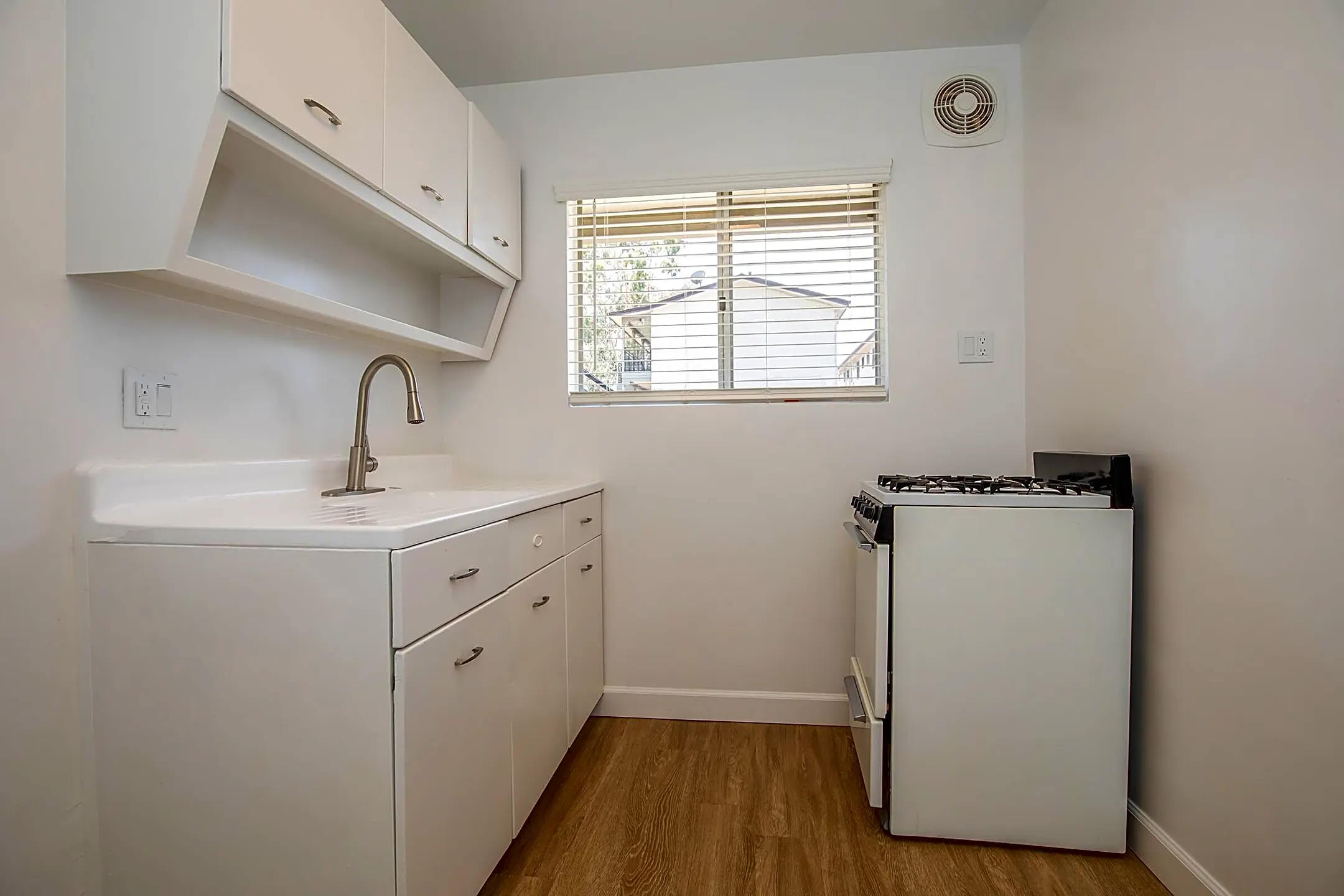 Overlook Point Apartments - San Diego, CA