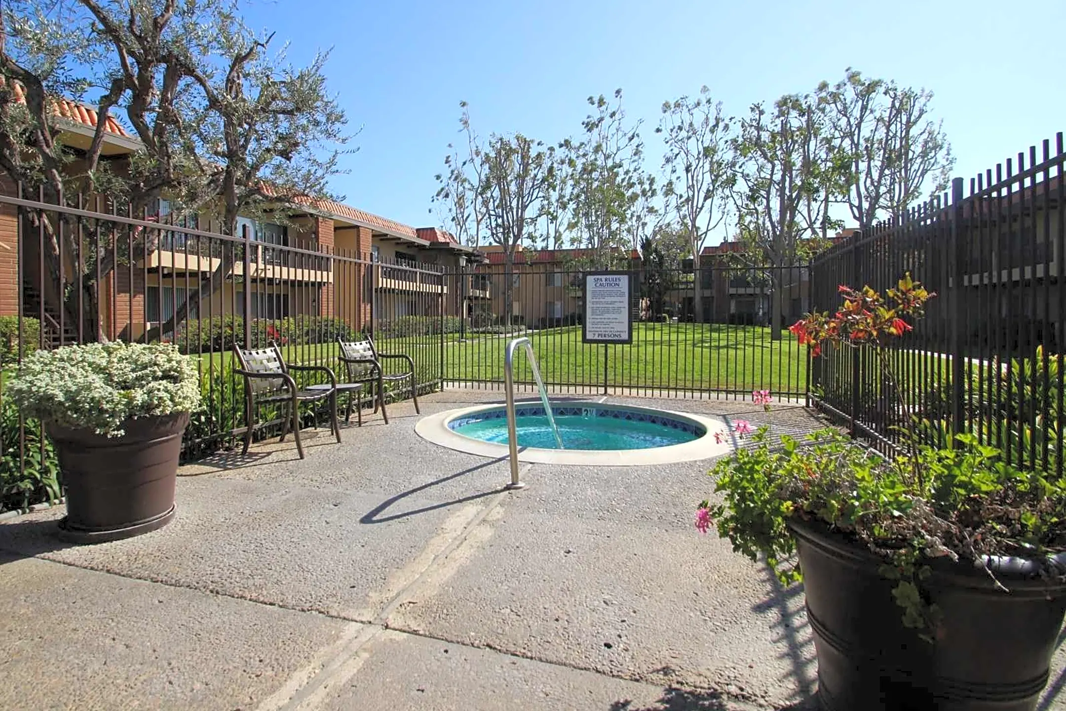 Casa Monterey Apartments Huntington Beach