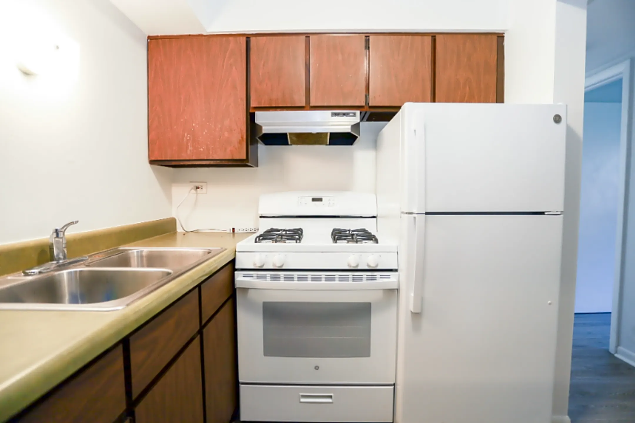 124 Washington St Apartments Round Lake, IL 60073