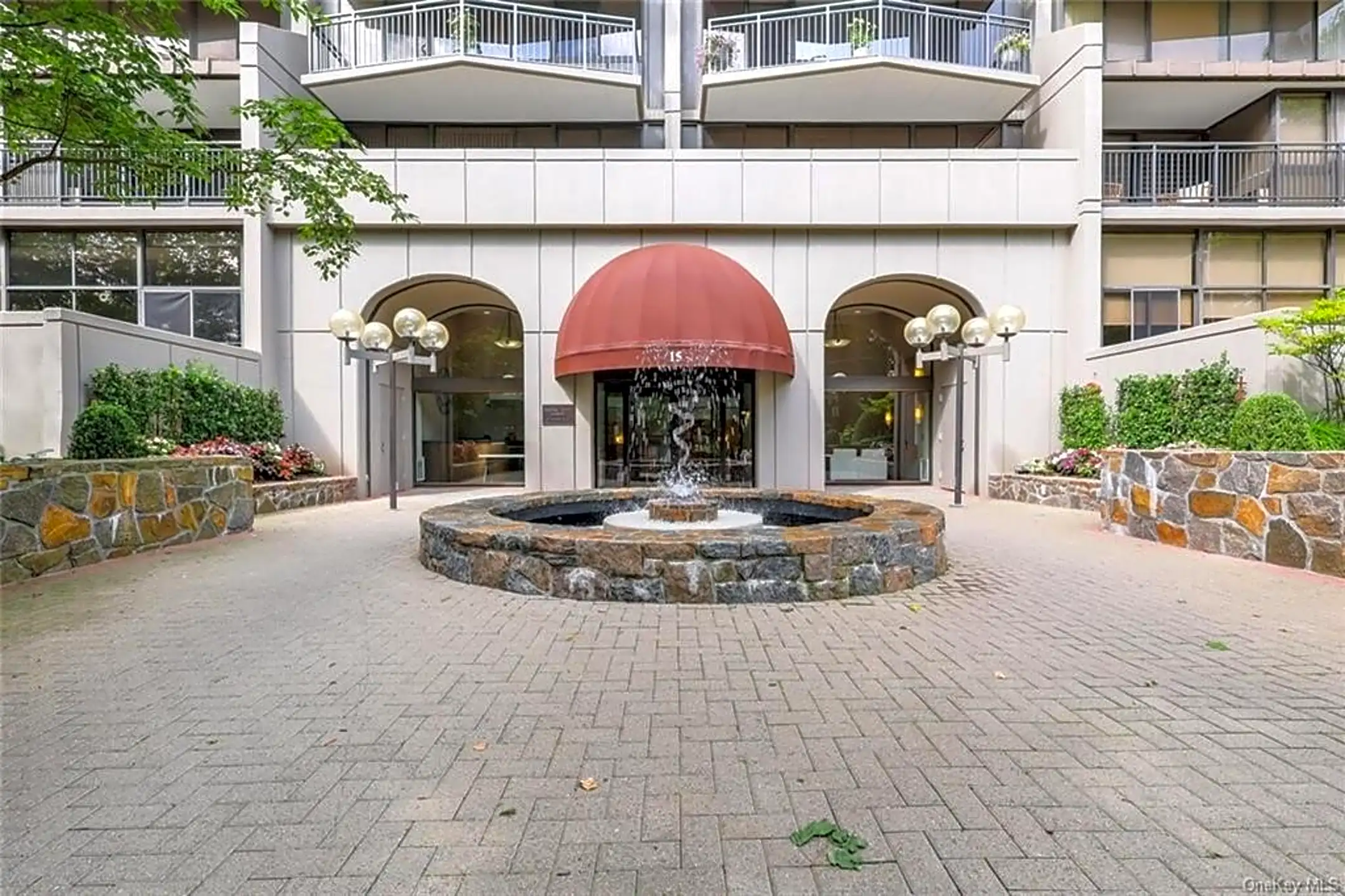 15 Stewart Pl 8G Condos White Plains, NY 10603