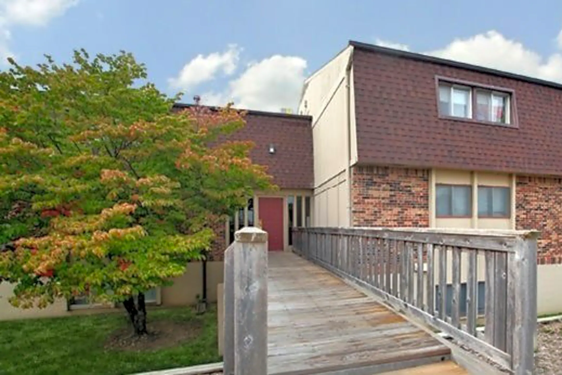 Excelsior Village Apartments 2000 W Jesse James Rd Excelsior