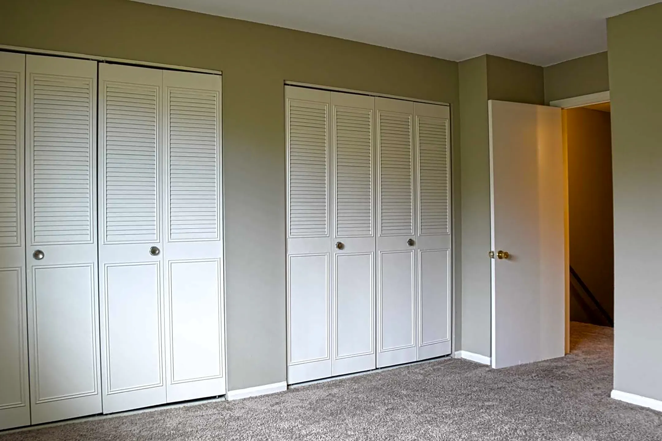 Bedroom - Salem and Gloucester Village Apartments - Newington, CT