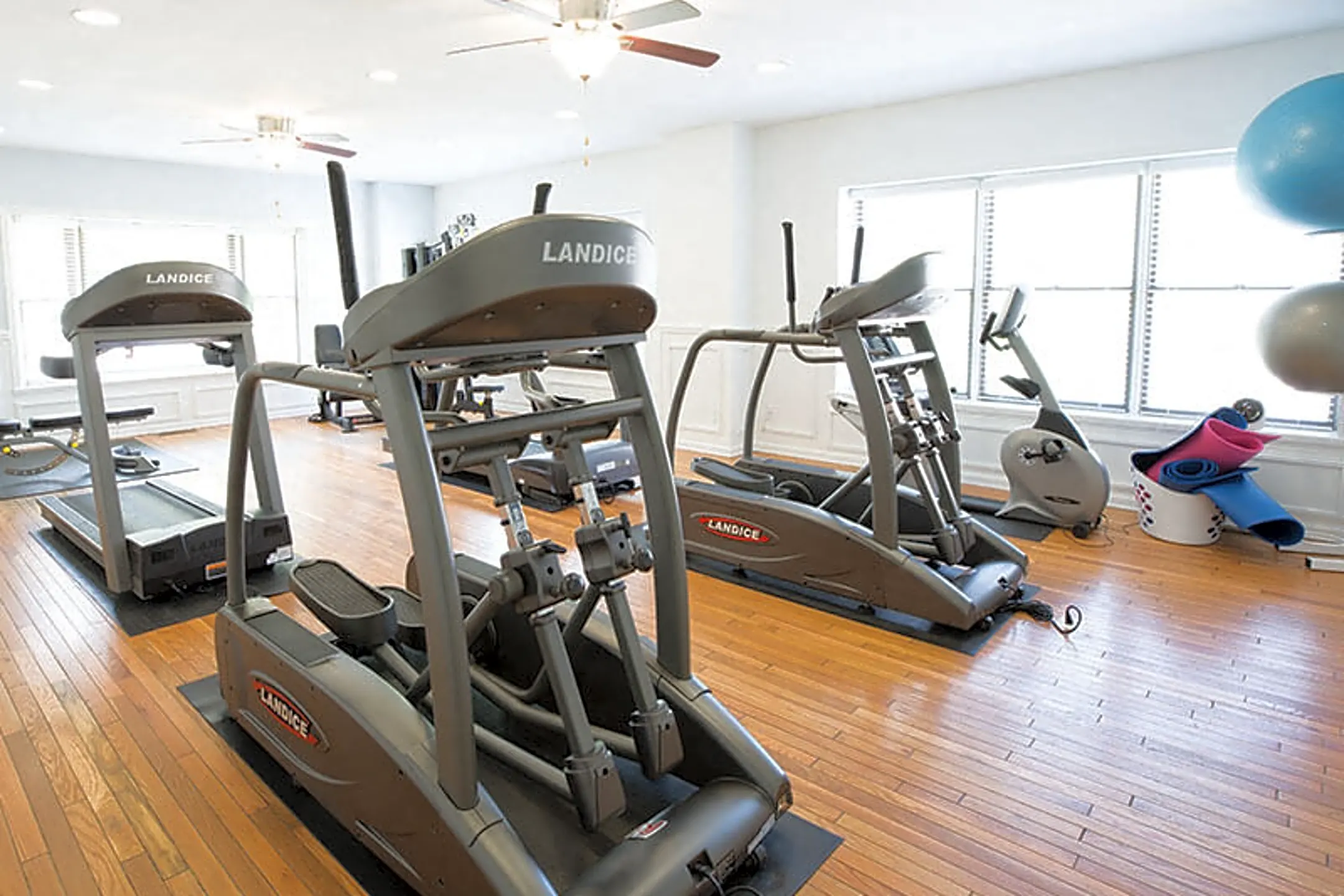 The Landing on Mohegan Lake 200 New Chalet Dr Mohegan Lake, NY