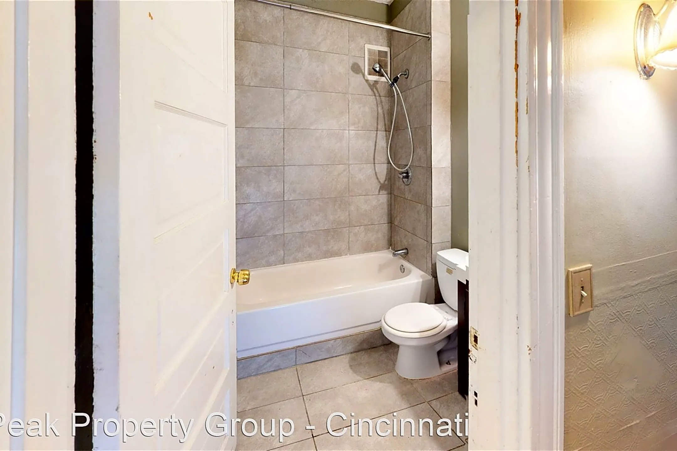 Bathroom - 168 Warner St - Cincinnati, OH