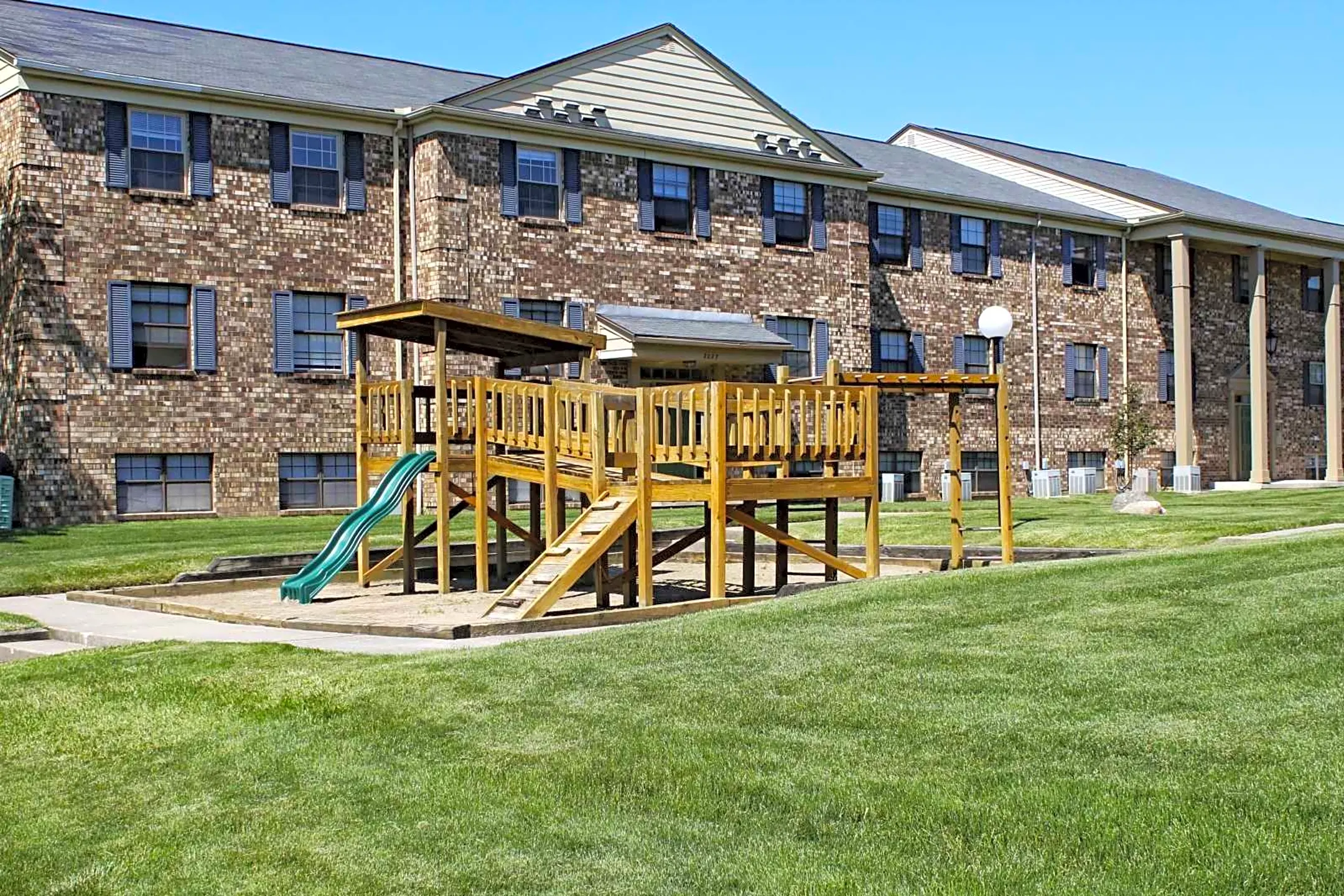 Playground - Lake View Shores - Maumee, OH