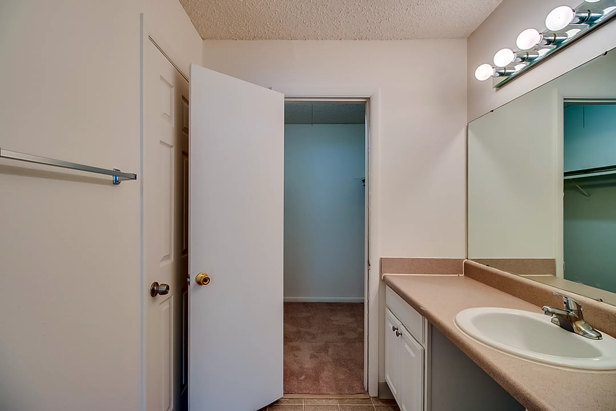 Hull Apartments 1127 N Hagadorn Rd East Lansing, MI Apartments for