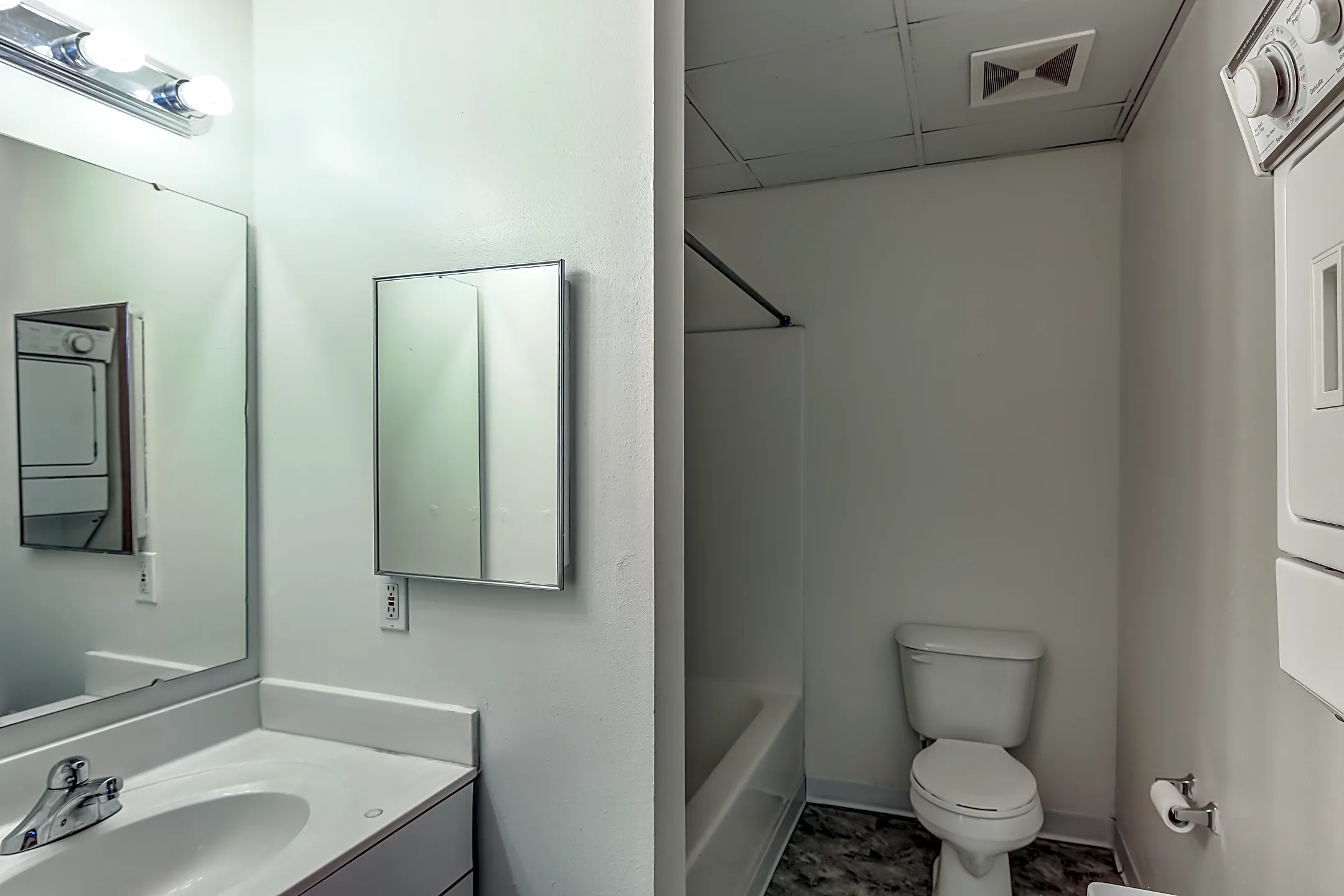 Bathroom - Kunzelmann-Esser Lofts - Milwaukee, WI