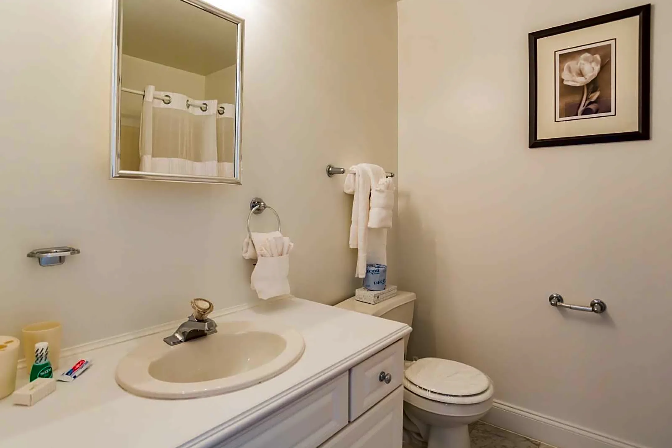 Bathroom - The Fairways Apartments & Townhomes - Thorndale, PA