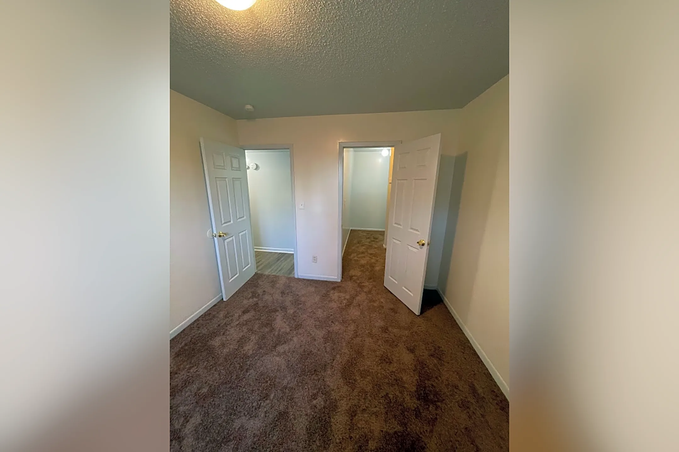 Water's Edge & Parkside Apartments 4469 High St Ecorse, MI