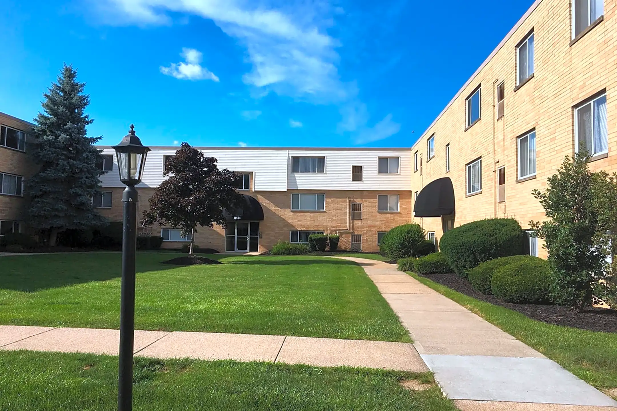 Royalton Greens 18572 Royalton Rd Strongsville, OH Apartments for