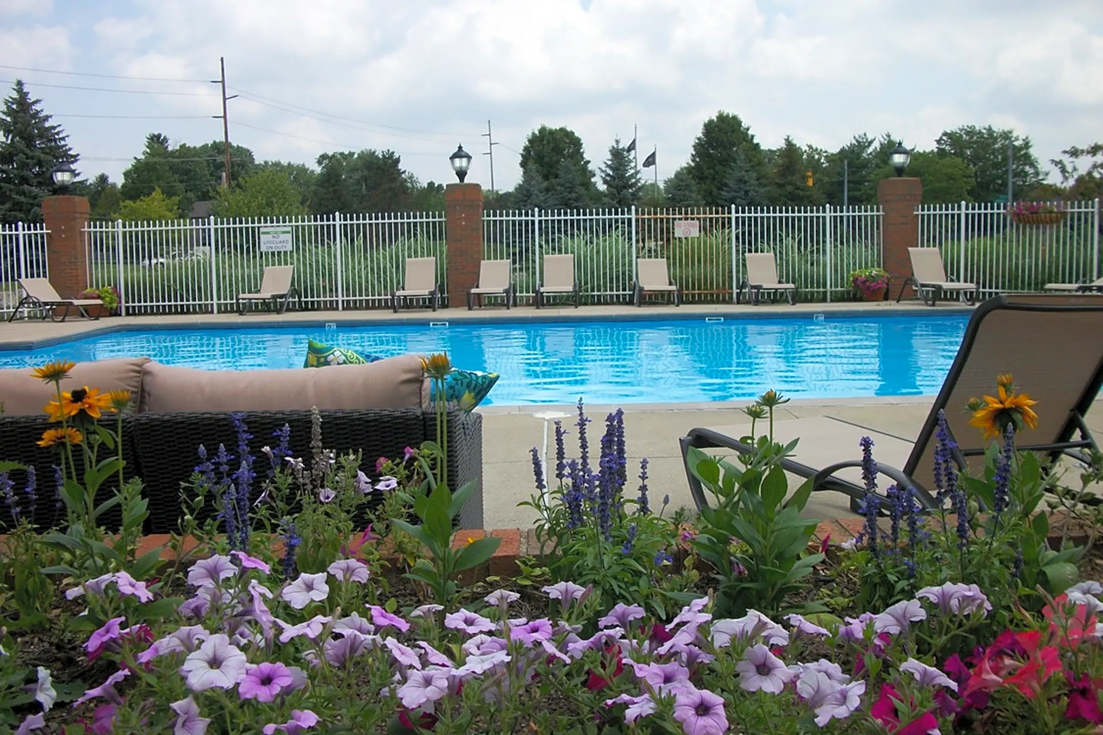 Pool - Bent Tree Apartments - Columbus, OH