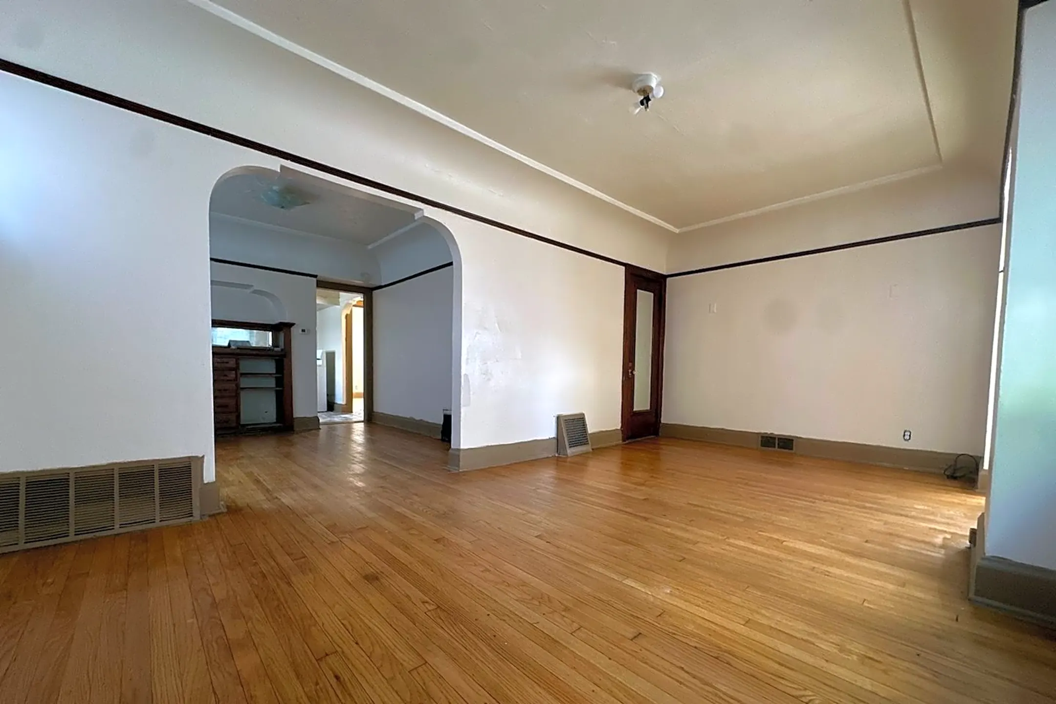 1125 W Mineral St 1125 W Mineral St unit Front Milwaukee, WI Houses