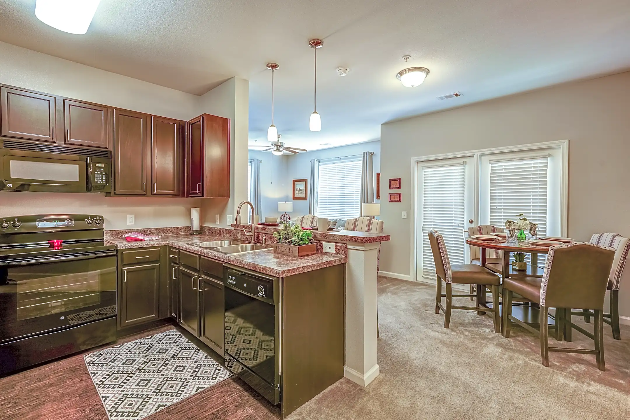 River Park Apartments 1328 Parklane Road MS Apartments for