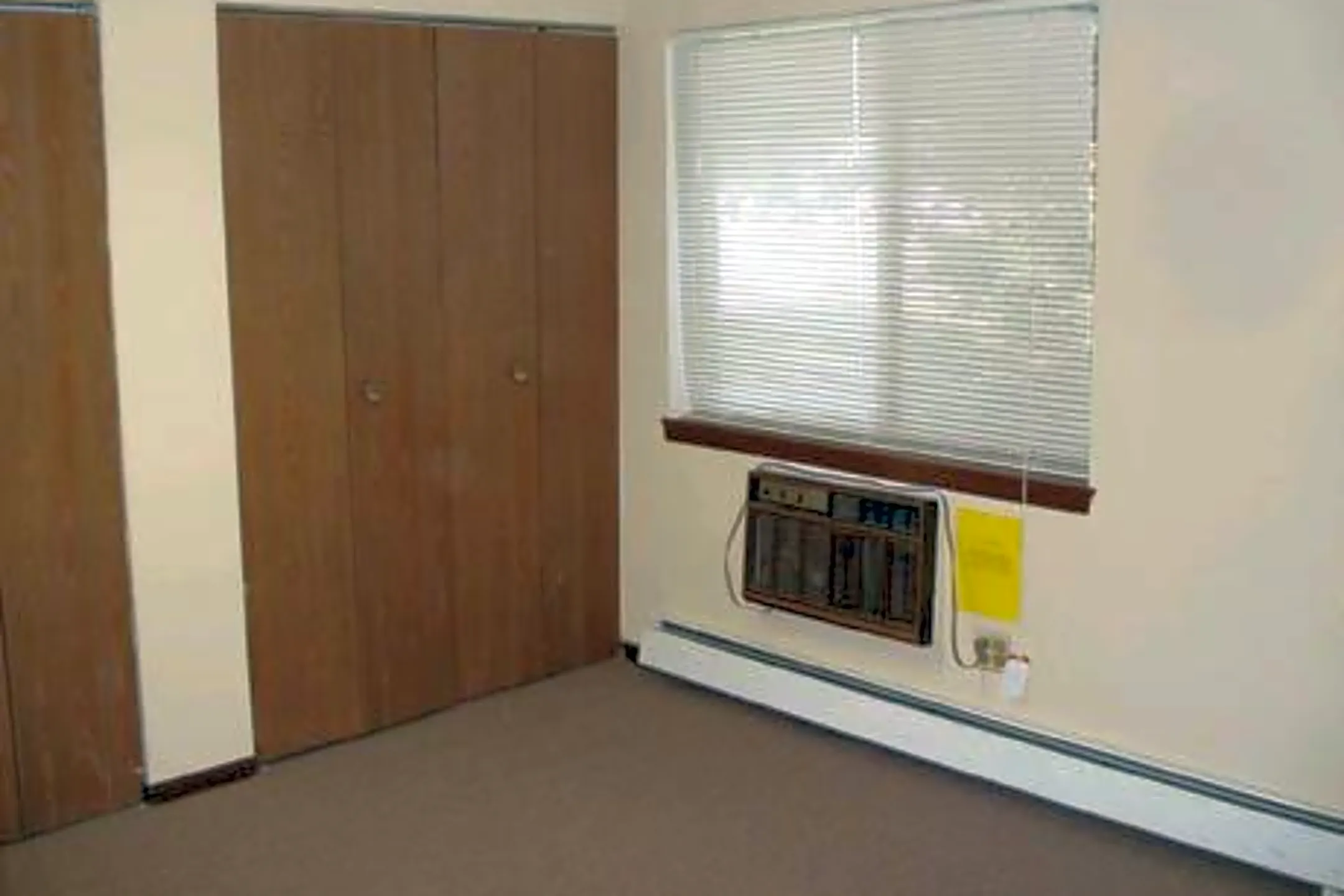 Hunt Club Apartments 751 S Wolf Rd. Wheeling, IL Apartments for