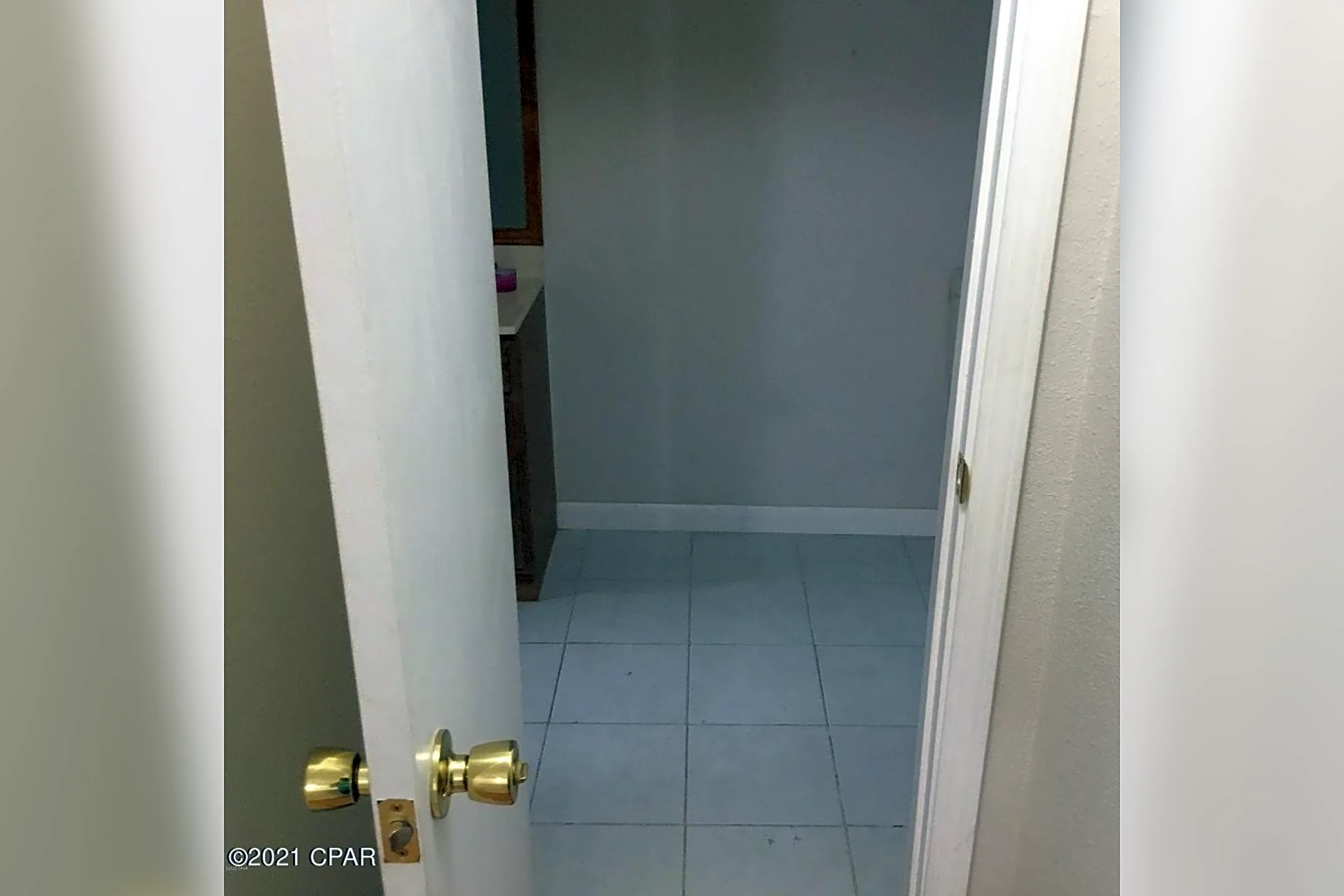 Bathroom - 1025 W 19th St #16C - Panama City, FL