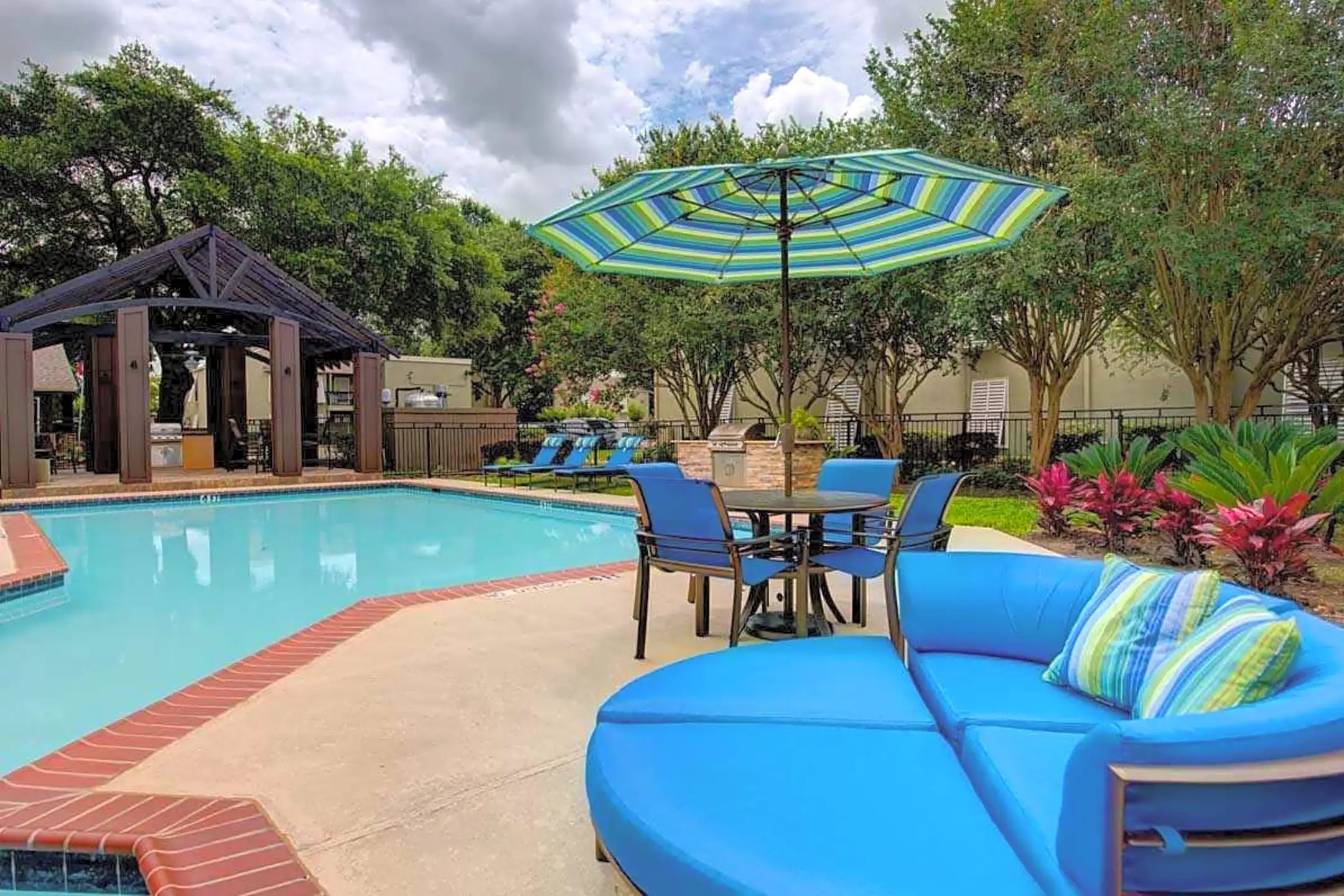 The Preserve Piney Point 8740 Westheimer Rd Houston, TX Apartments