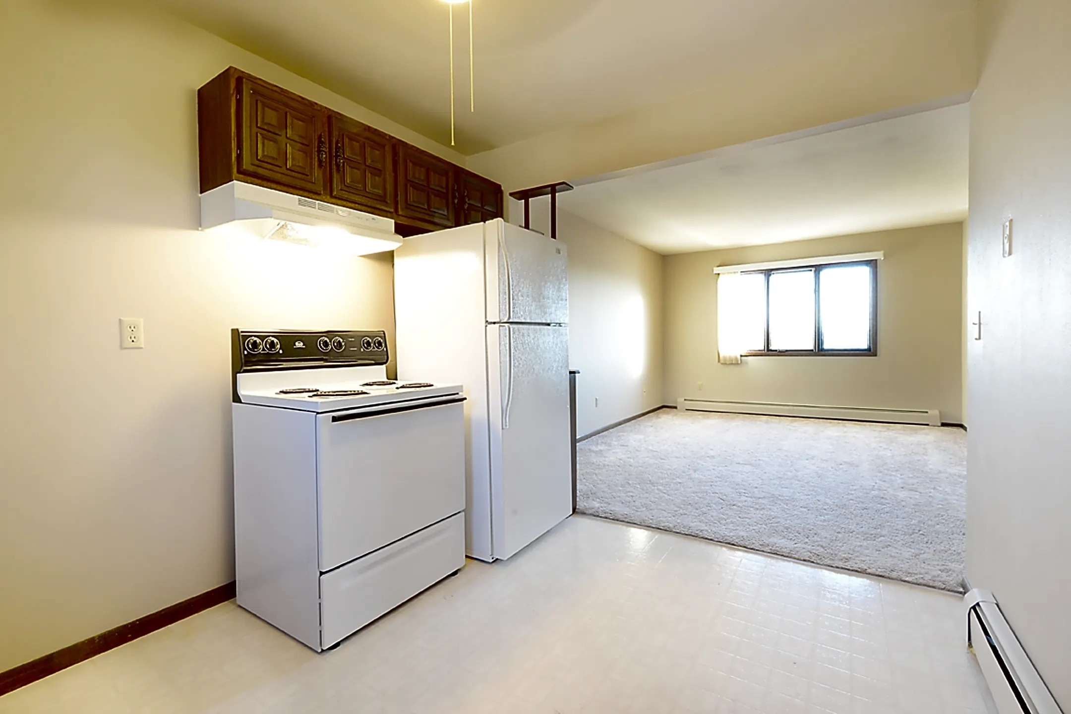 Twin Villas Great SE Location! Pet Friendly, Free WiFi! Heat Paid