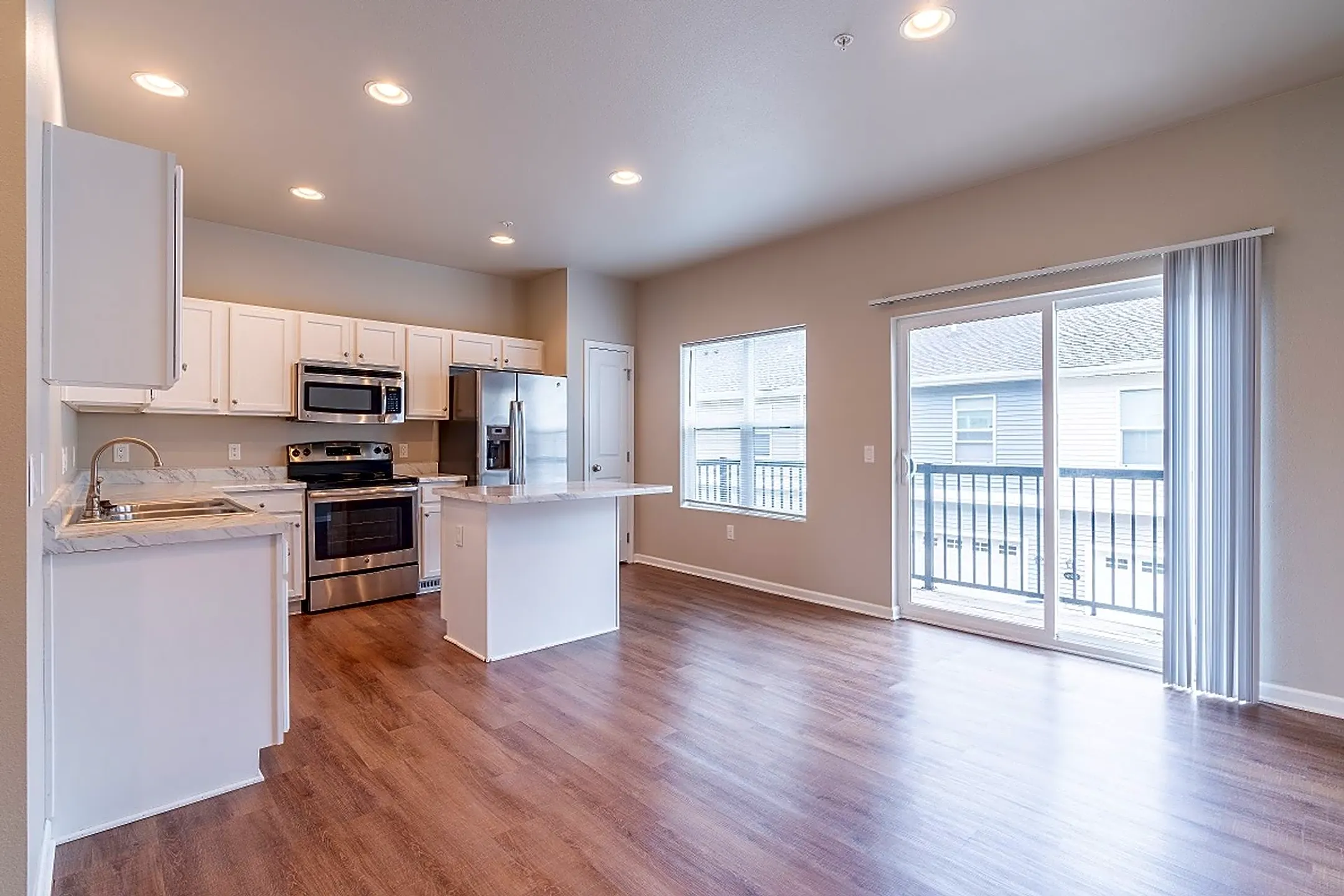 Beautiful 3 Bedroom 2.5 Bathroom Townhouse for RENT! 6813 Jack London