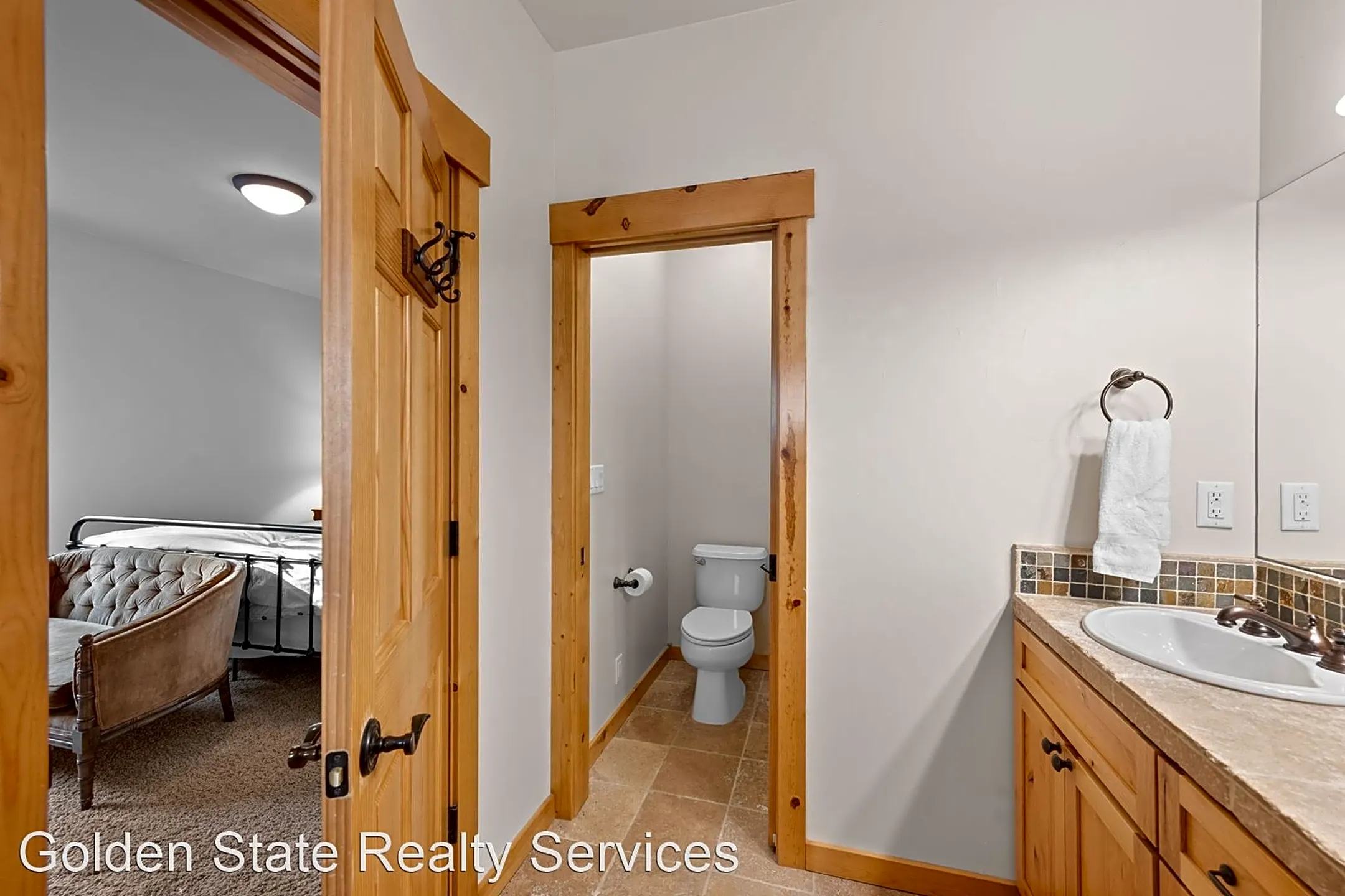 Bathroom - 10583 Sara Bear Ln - Truckee, CA