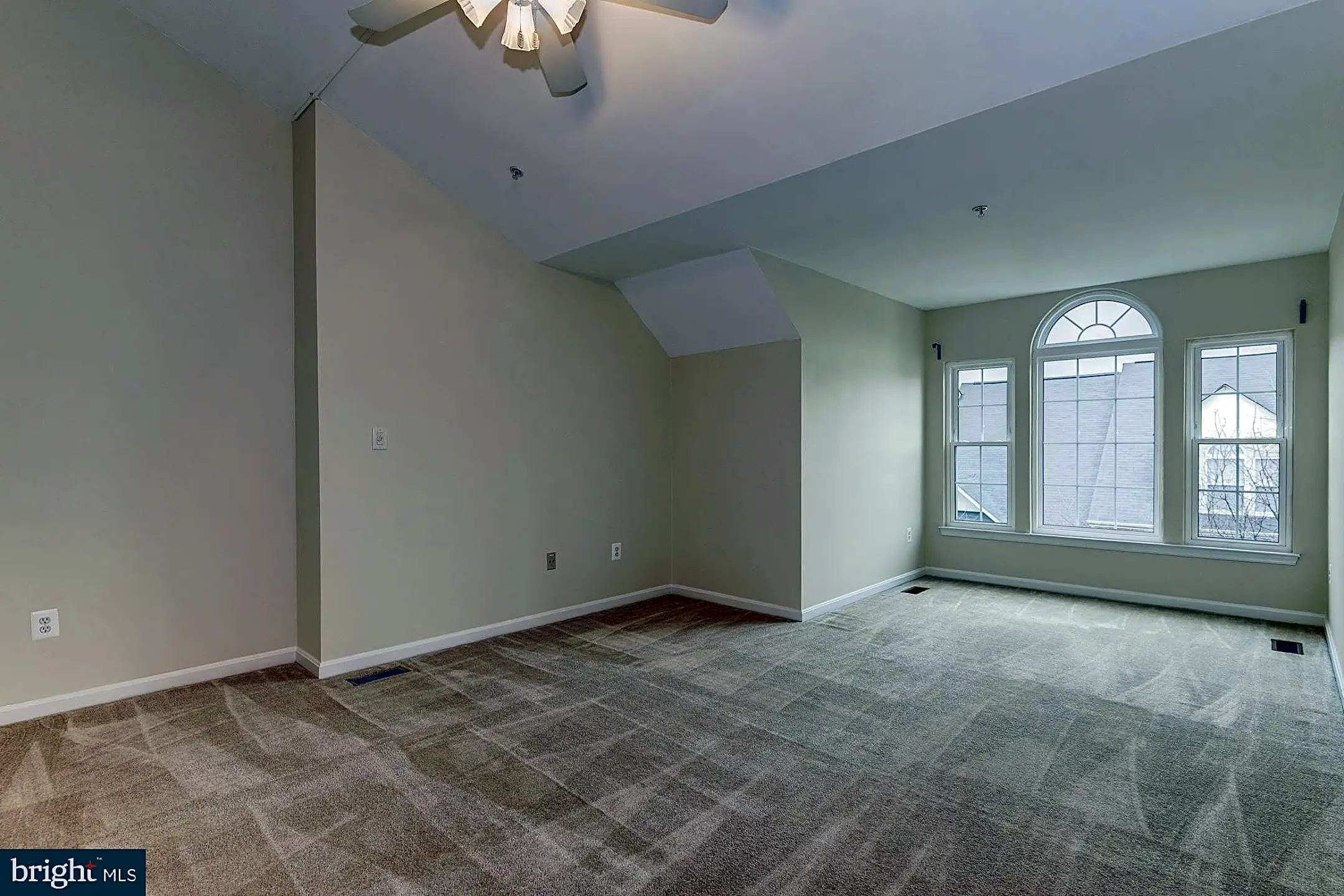 Living Room - 6490 Powatan Knoll Ct - Alexandria, VA