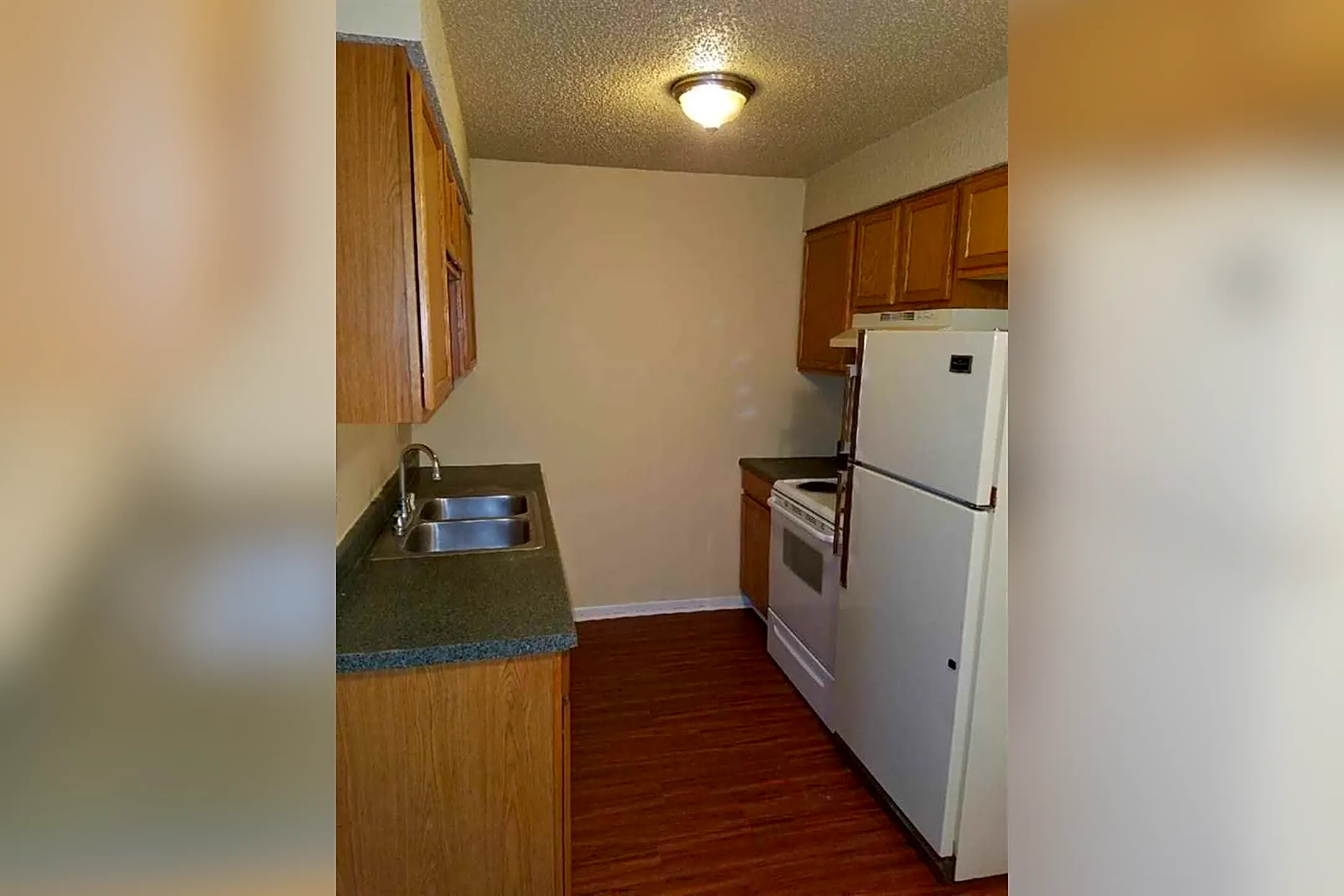 Kitchen - Greenwood Apartments - Henderson, KY