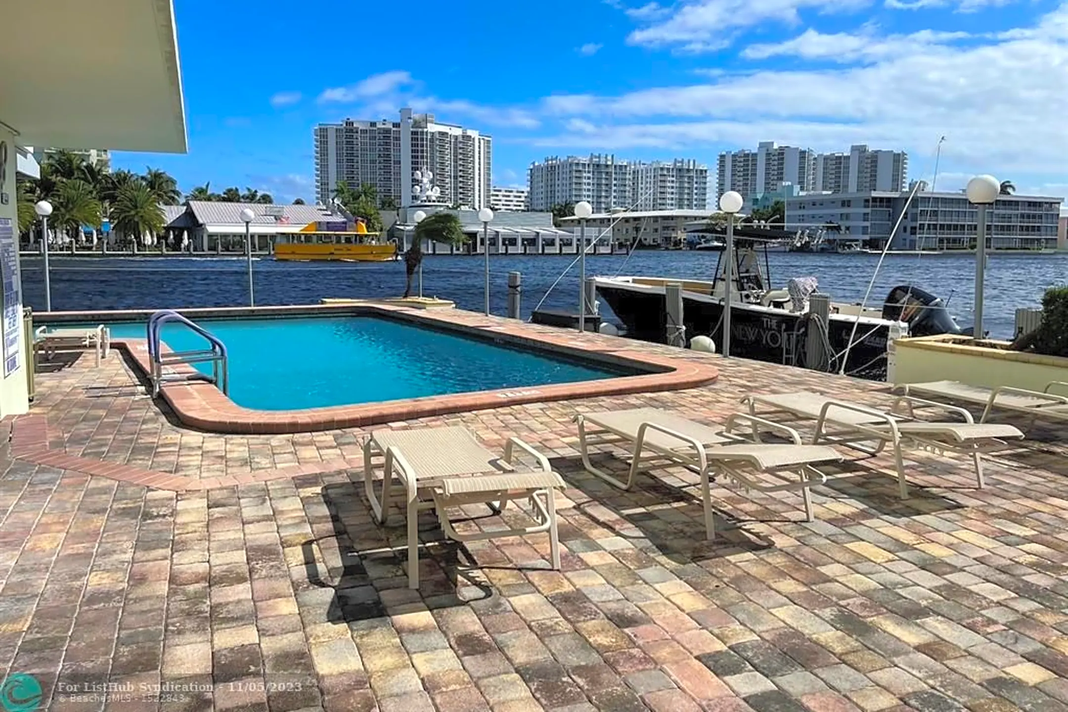 Pool - 2900 NE 30th St #M1 - Fort Lauderdale, FL