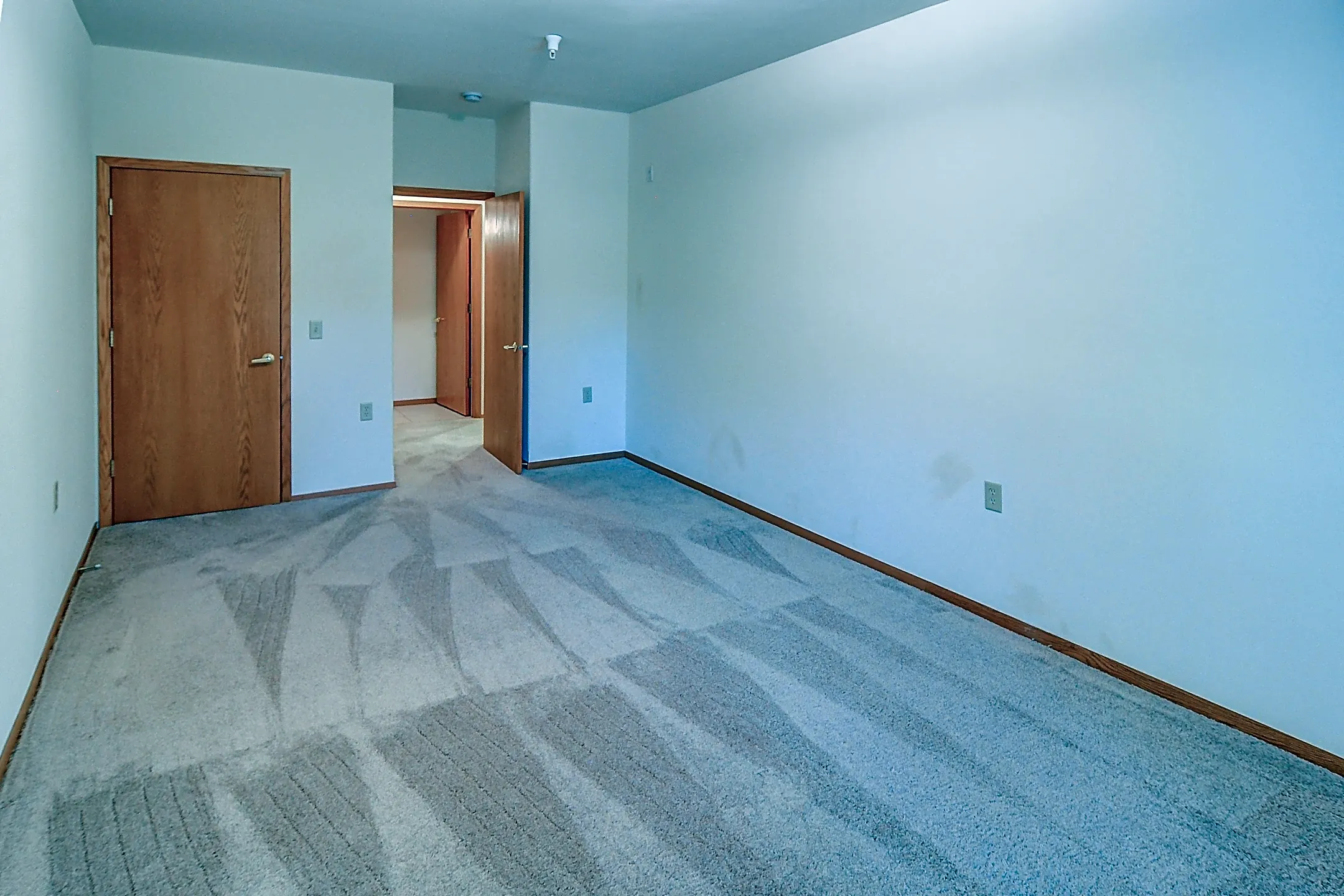 Woodsview Apartments 2717 Park Place Ln Janesville, WI Apartments