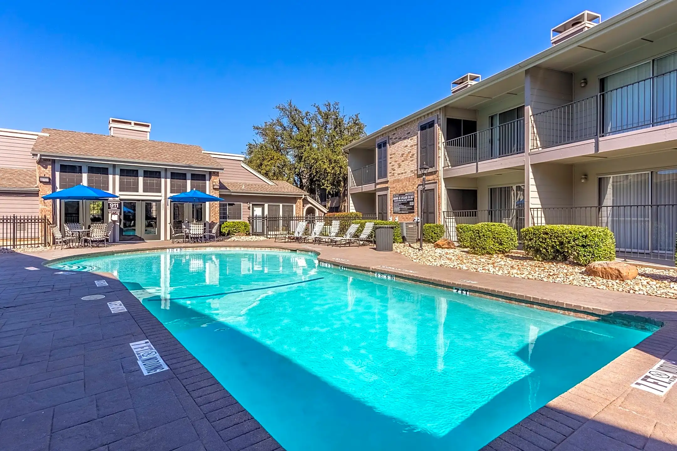 Noel on the Parkway 14222 Dallas Pkwy Dallas, TX Apartments for